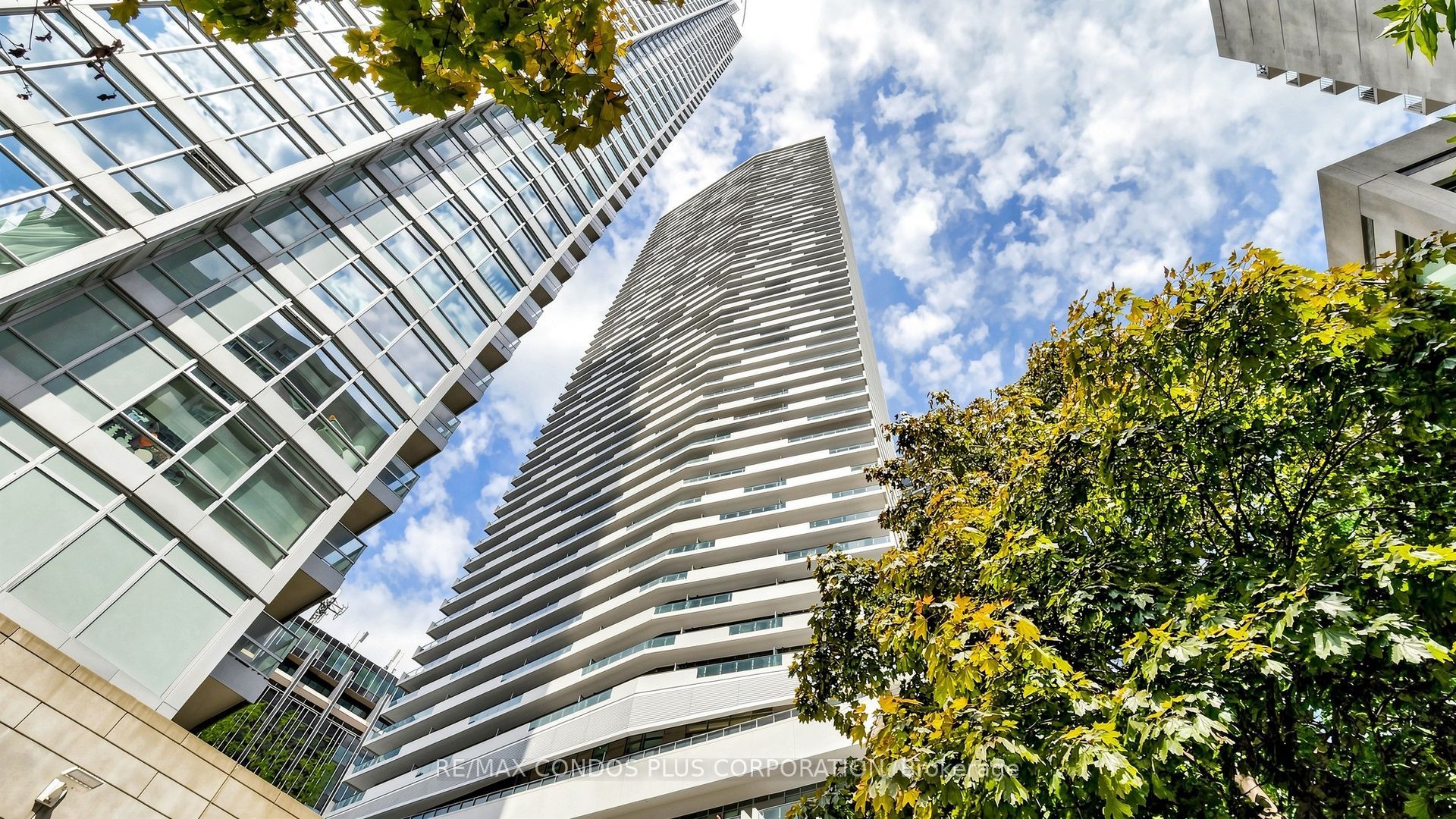2221 Yonge Street 506, Toronto, ON M4S 0B8 photo 2