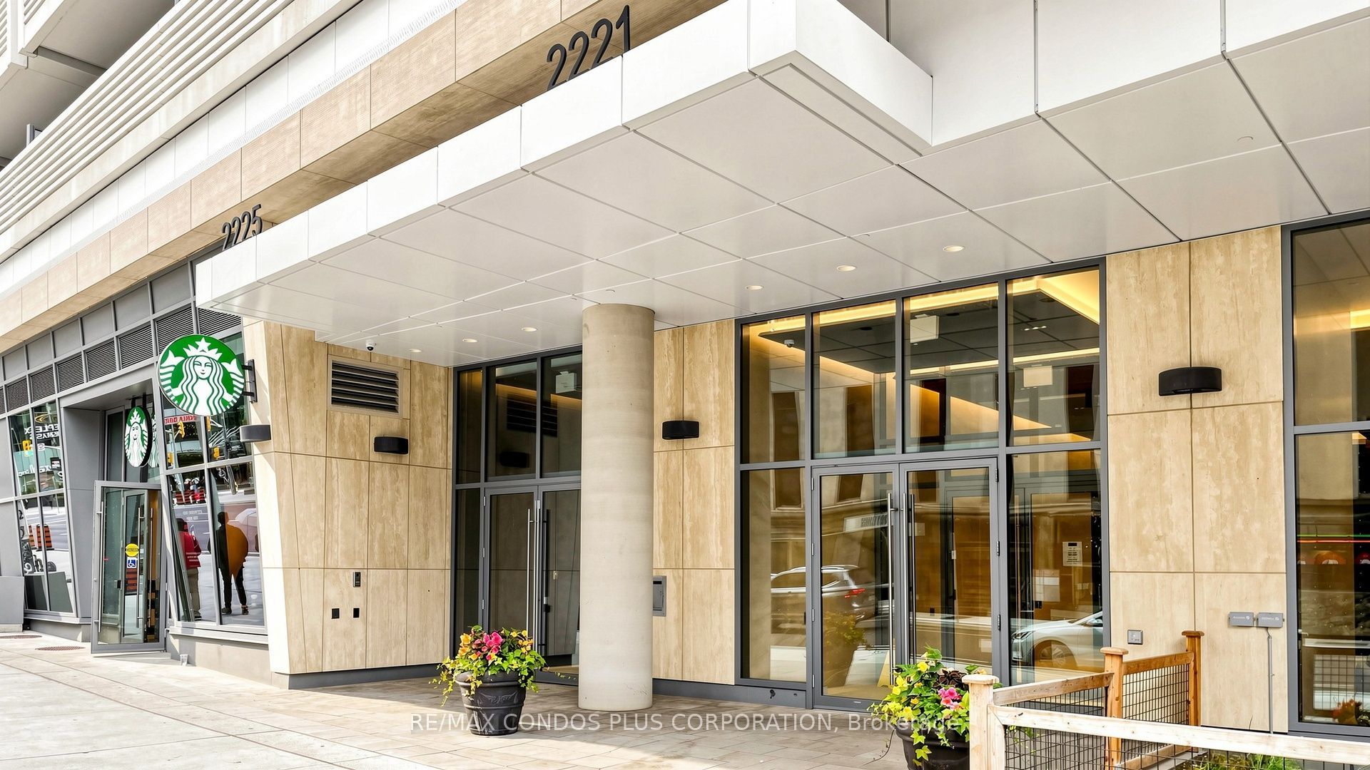 2221 Yonge Street 506, Toronto, ON M4S 0B8 photo 3