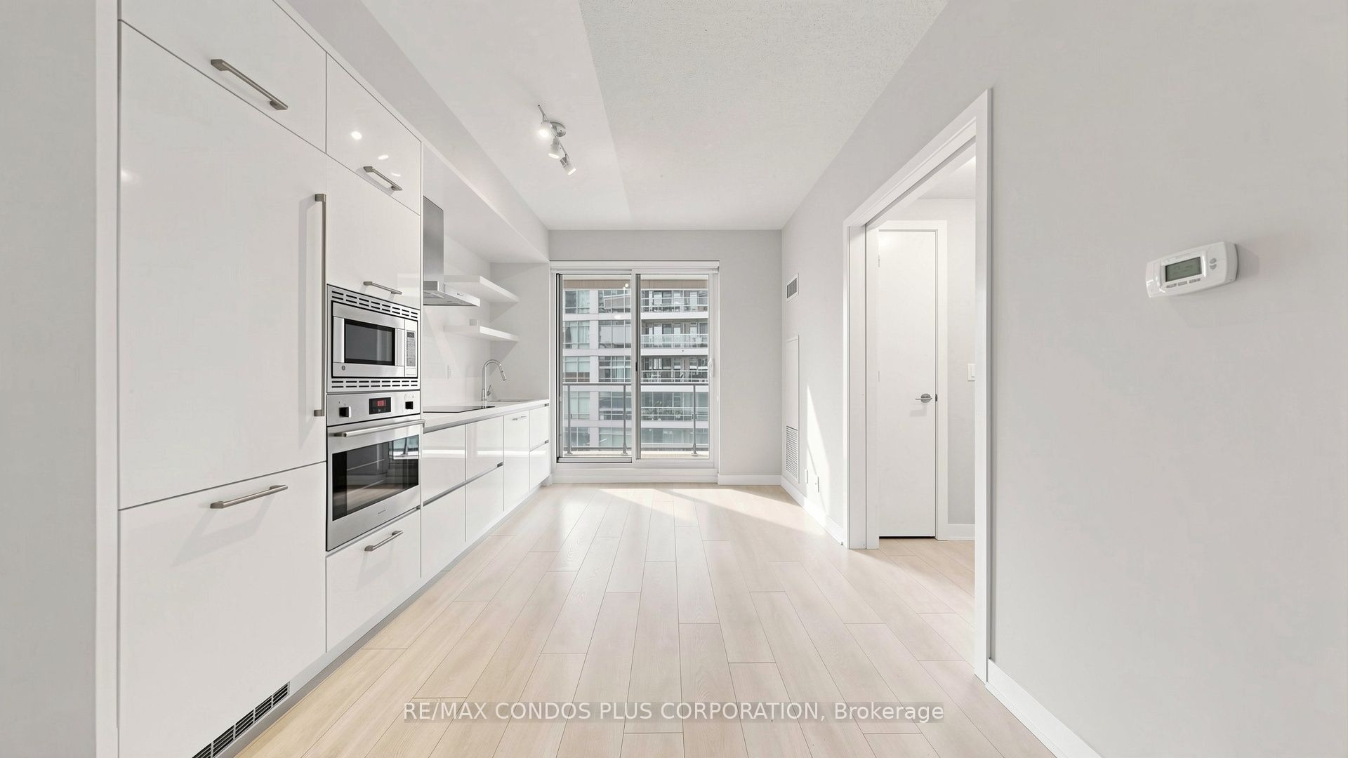 2221 Yonge Street 506, Toronto, ON M4S 0B8 photo 4