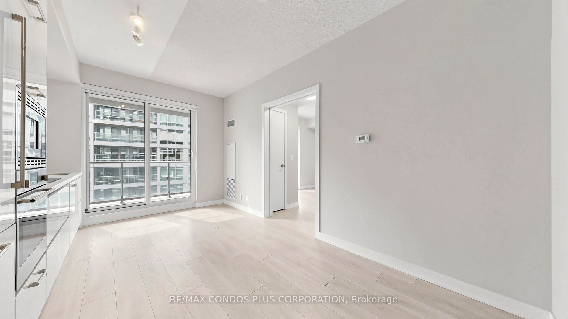 2221 Yonge Street 506, Toronto, ON M4S 0B8 photo 5