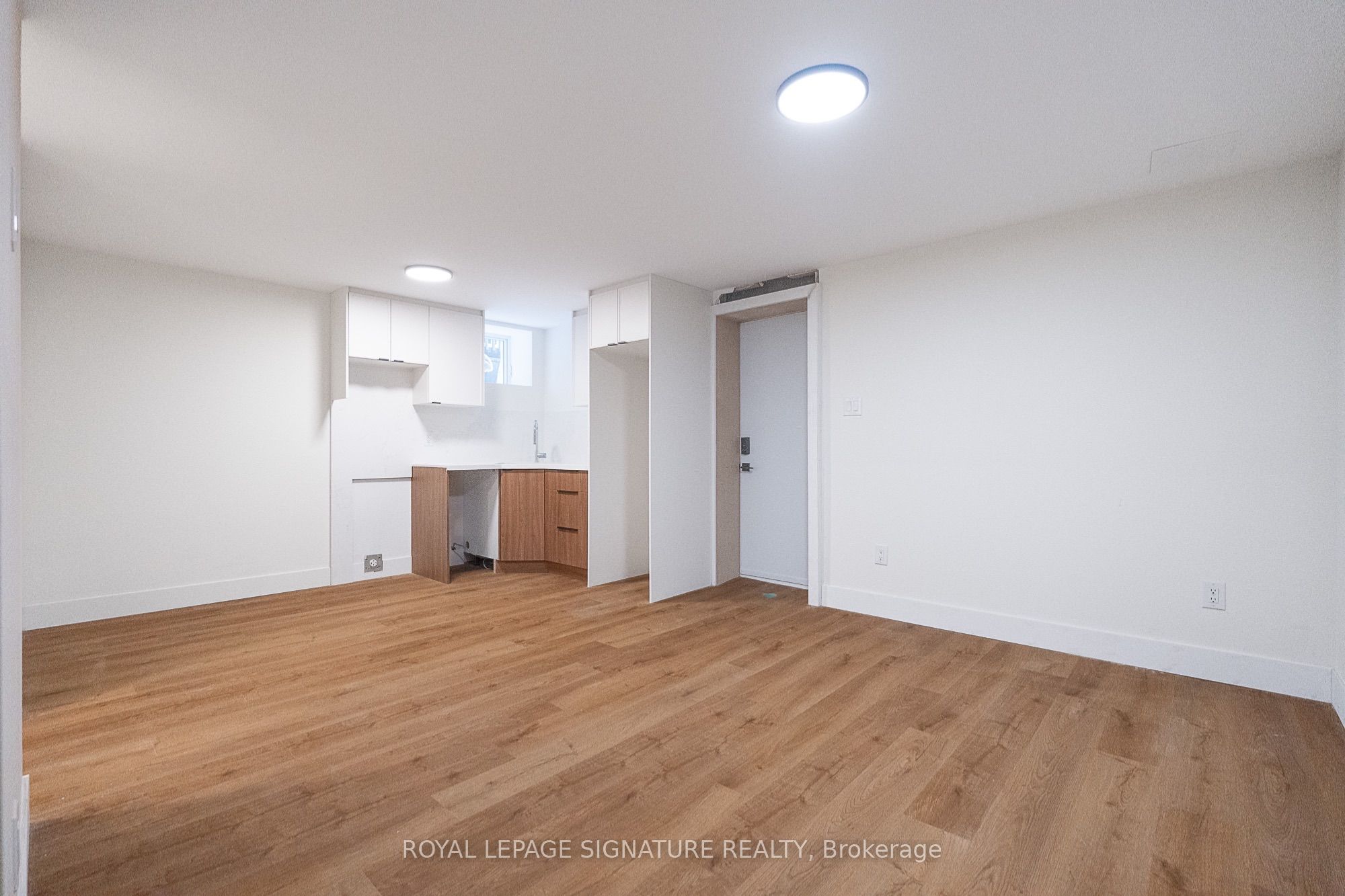 7 Earnscliffe Road 2, Toronto, ON M6E 1J4 photo 2