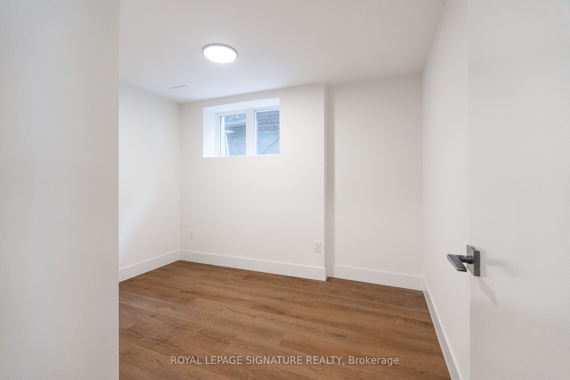 7 Earnscliffe Road 2, Toronto, ON M6E 1J4 photo 3
