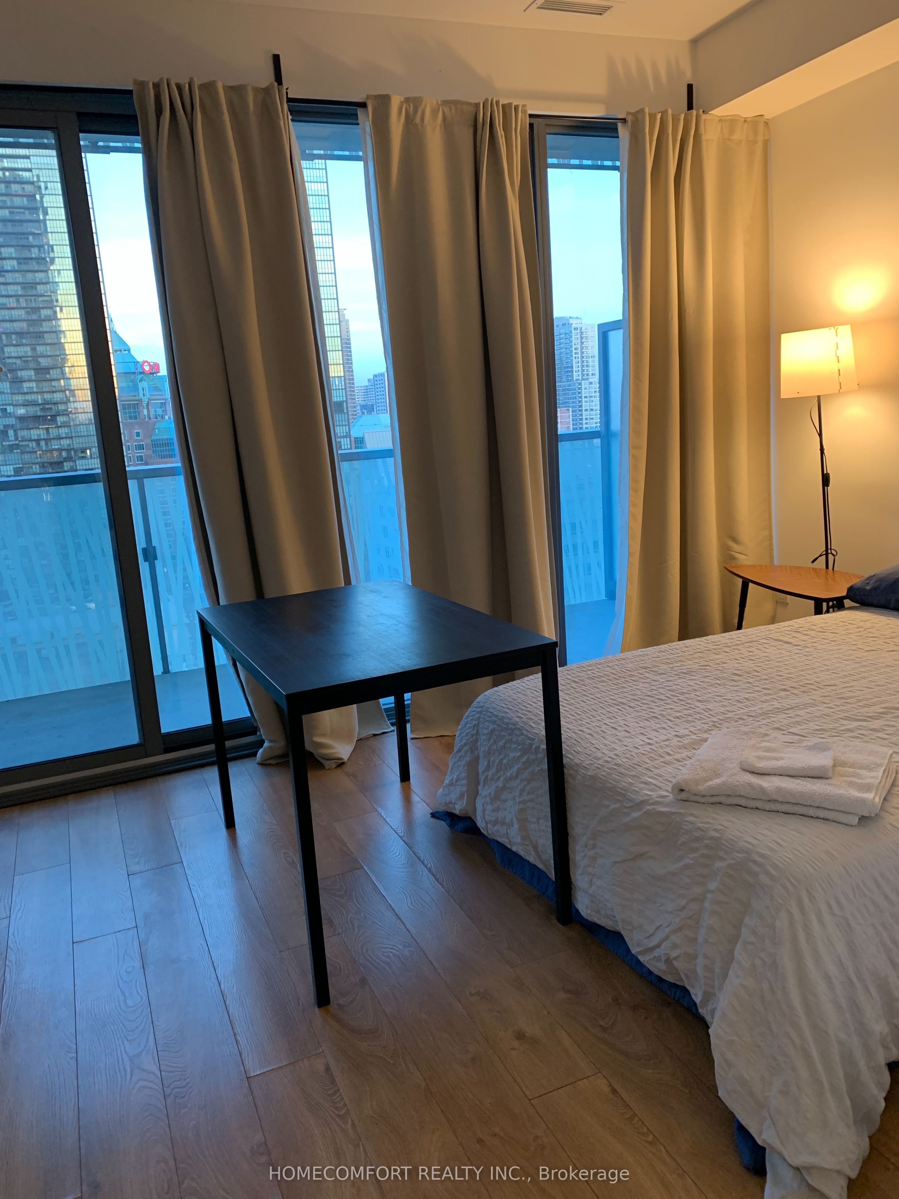 50 Charles Street E 1702, Toronto, ON M4Y 1T1