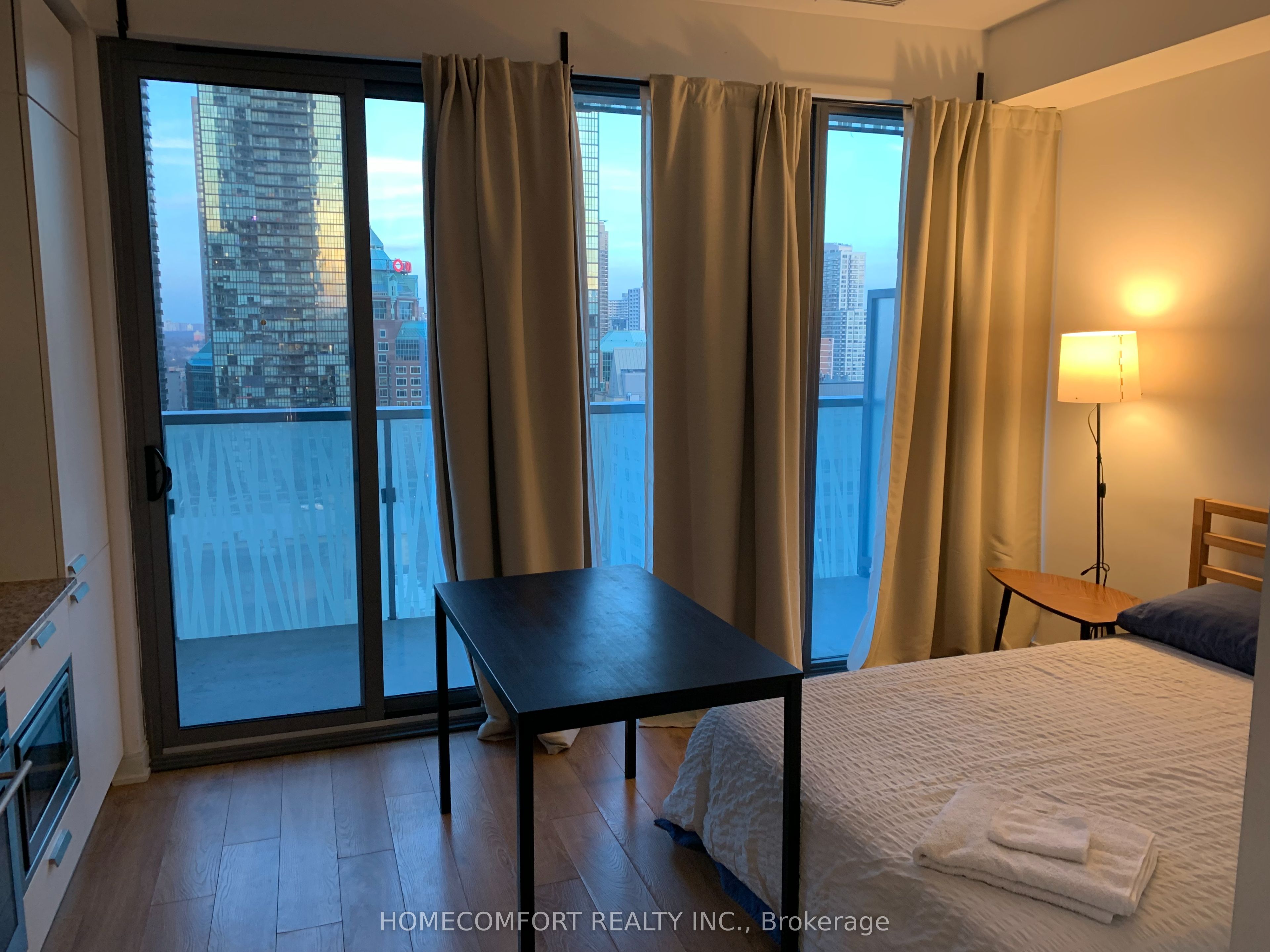 50 Charles Street E 1702, Toronto, ON M4Y 1T1 photo 3