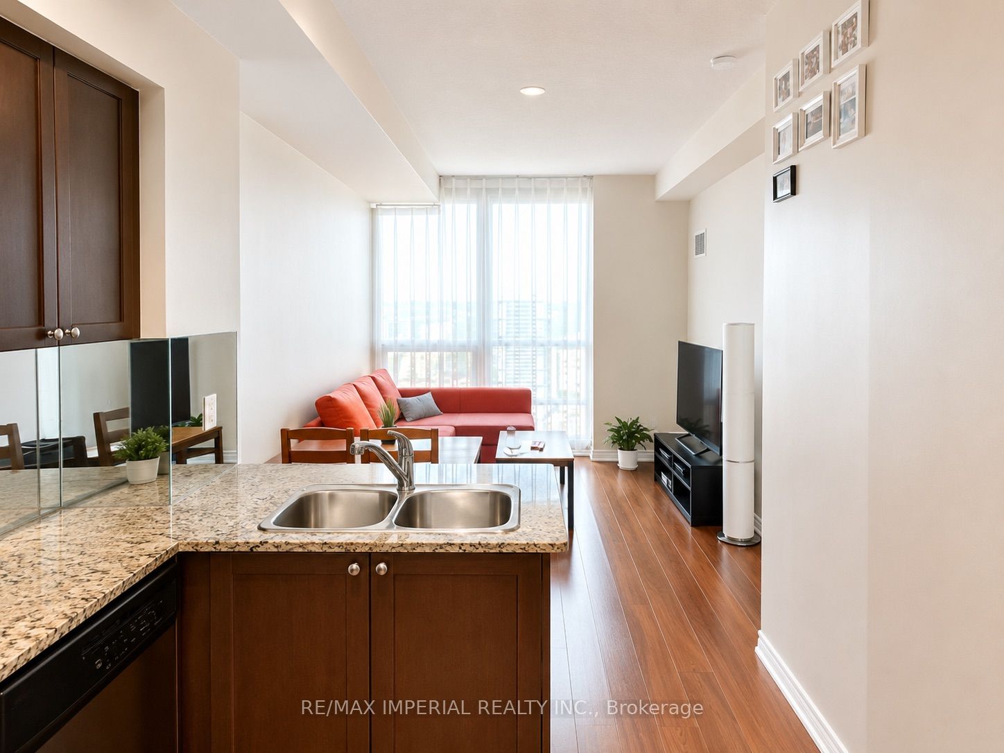761 Bay Street 3304, Toronto, ON M5G 2R2 photo 2