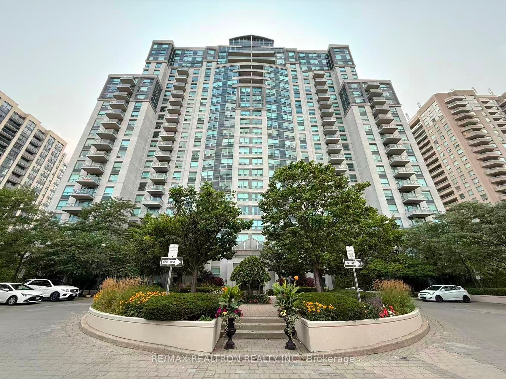 188 Doris Avenue 803, Toronto, ON M2N 6Z5