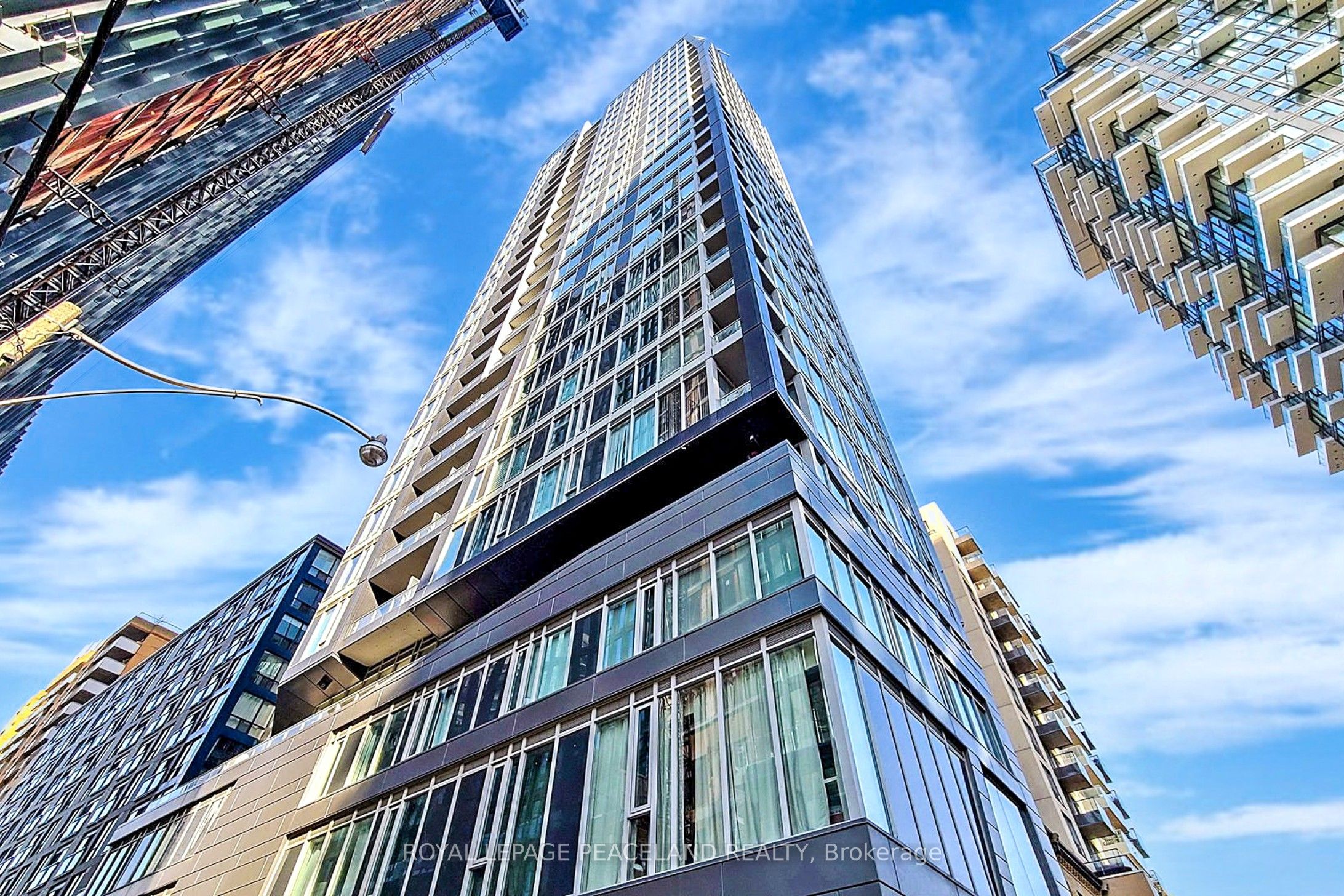 68 Shuter Street 1810, Toronto, ON M5B 1B4