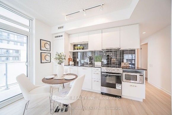 365 Church Street 1210, Toronto, ON M5B 0B5
