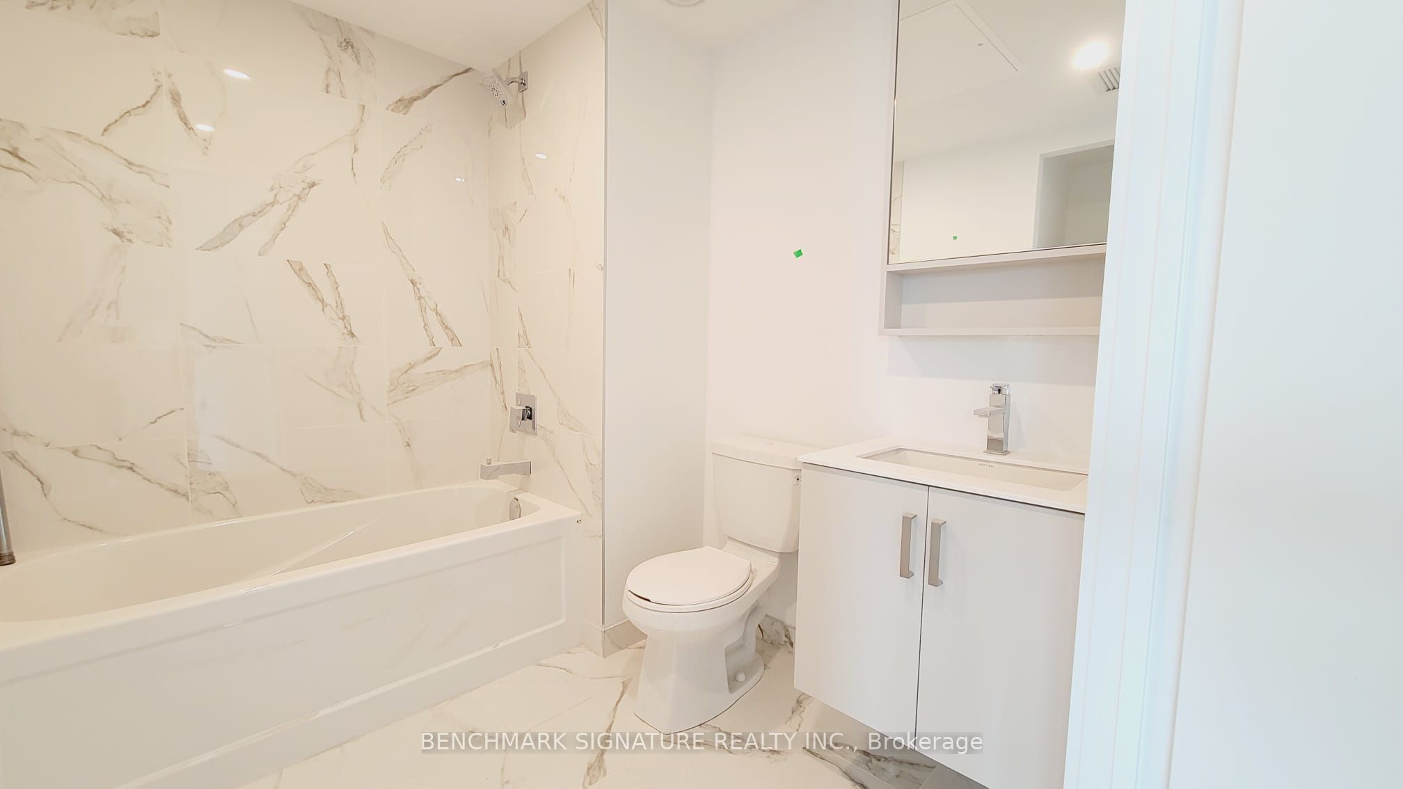 88 Queen Street E 5515, Toronto, ON M5C 0B6 photo 4