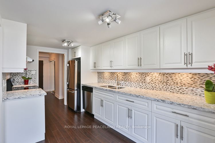 44 Gerrard Street W 704, Toronto, ON M5G 2K2 photo 4