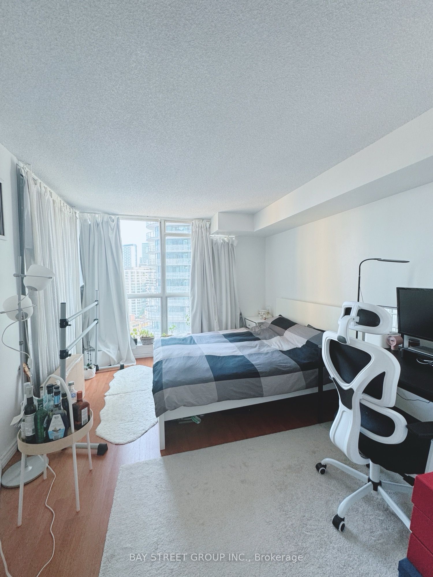 24 Wellesley Street W 1512, Toronto, ON M4Y 2X6 photo 2