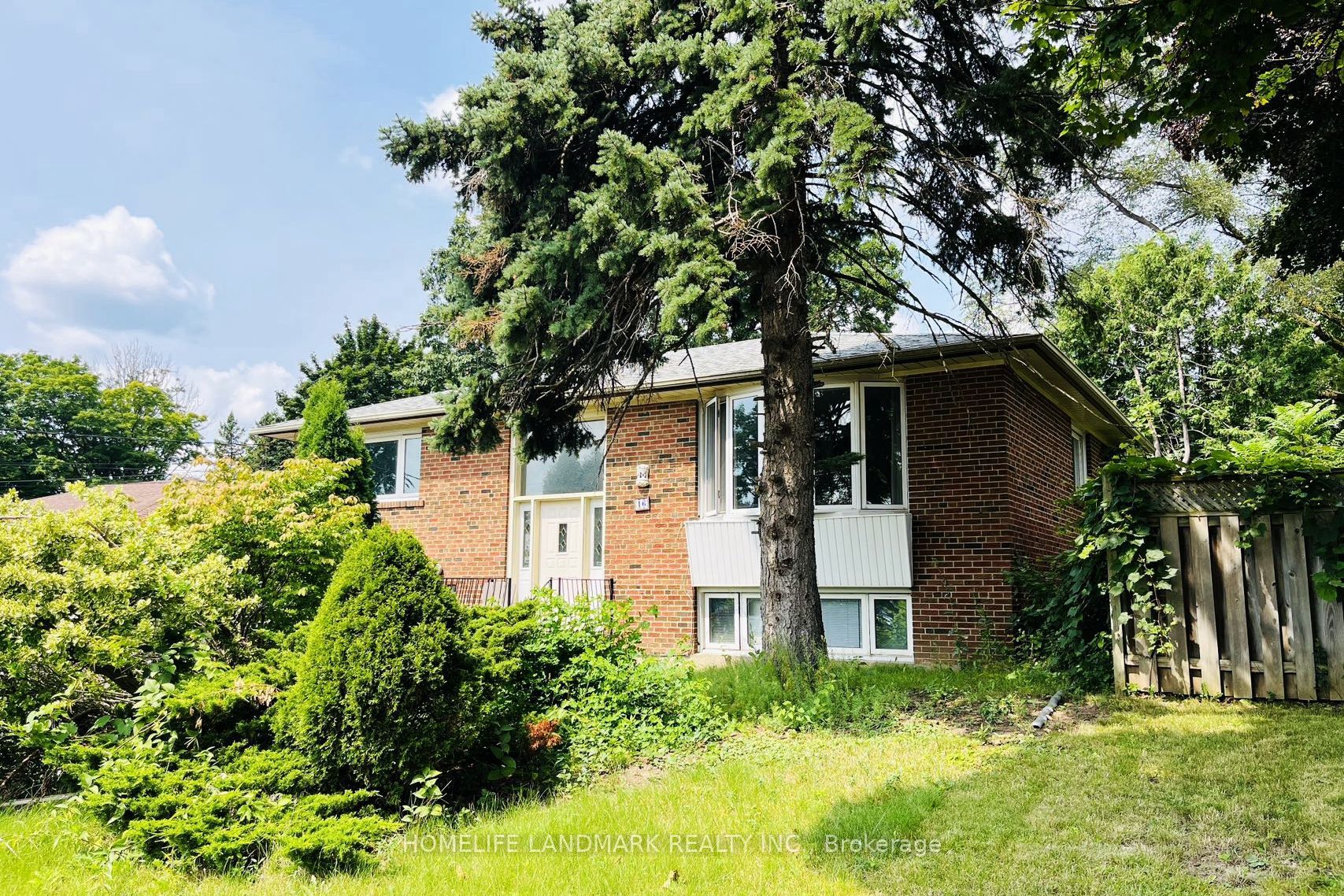 16 Lochinvar Crescent Main, Toronto, ON M3A 3K1 photo 2