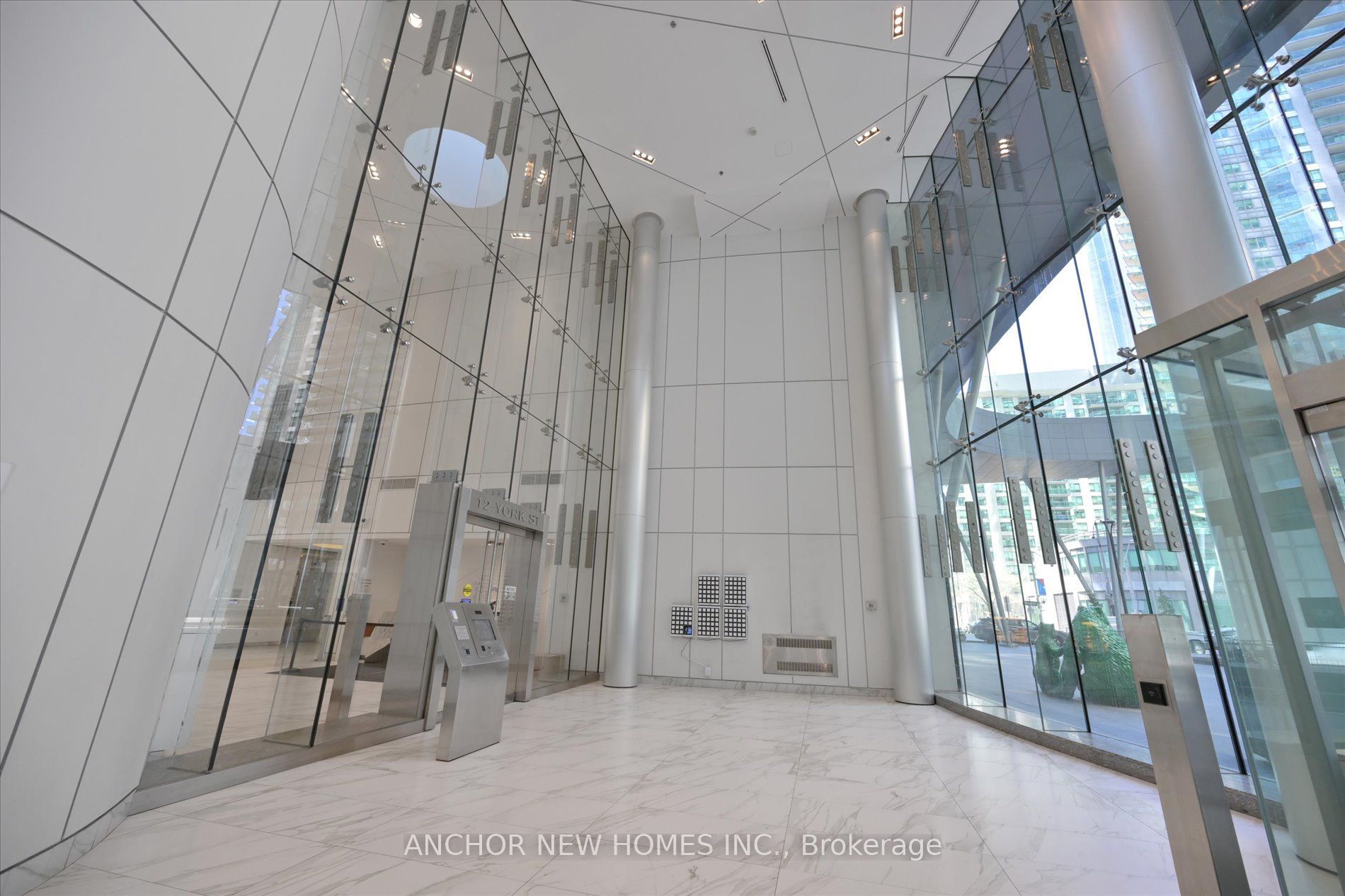 12 York Street 1703, Toronto, ON M5J 0A9 photo 3