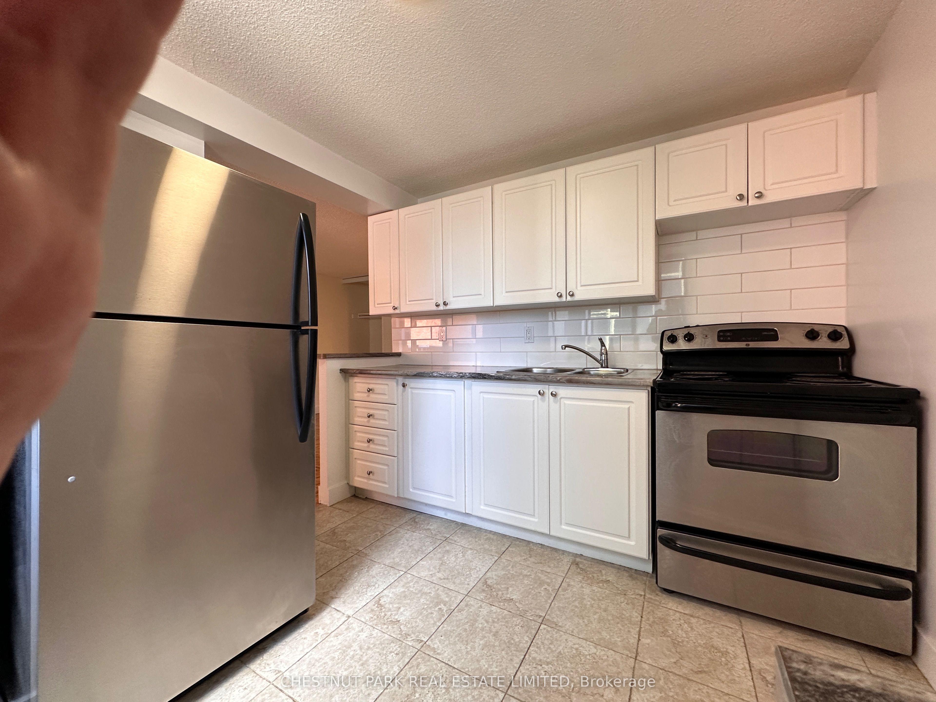 20 Saint Patrick Street 812, Toronto, ON M5T 2Y4 photo 2
