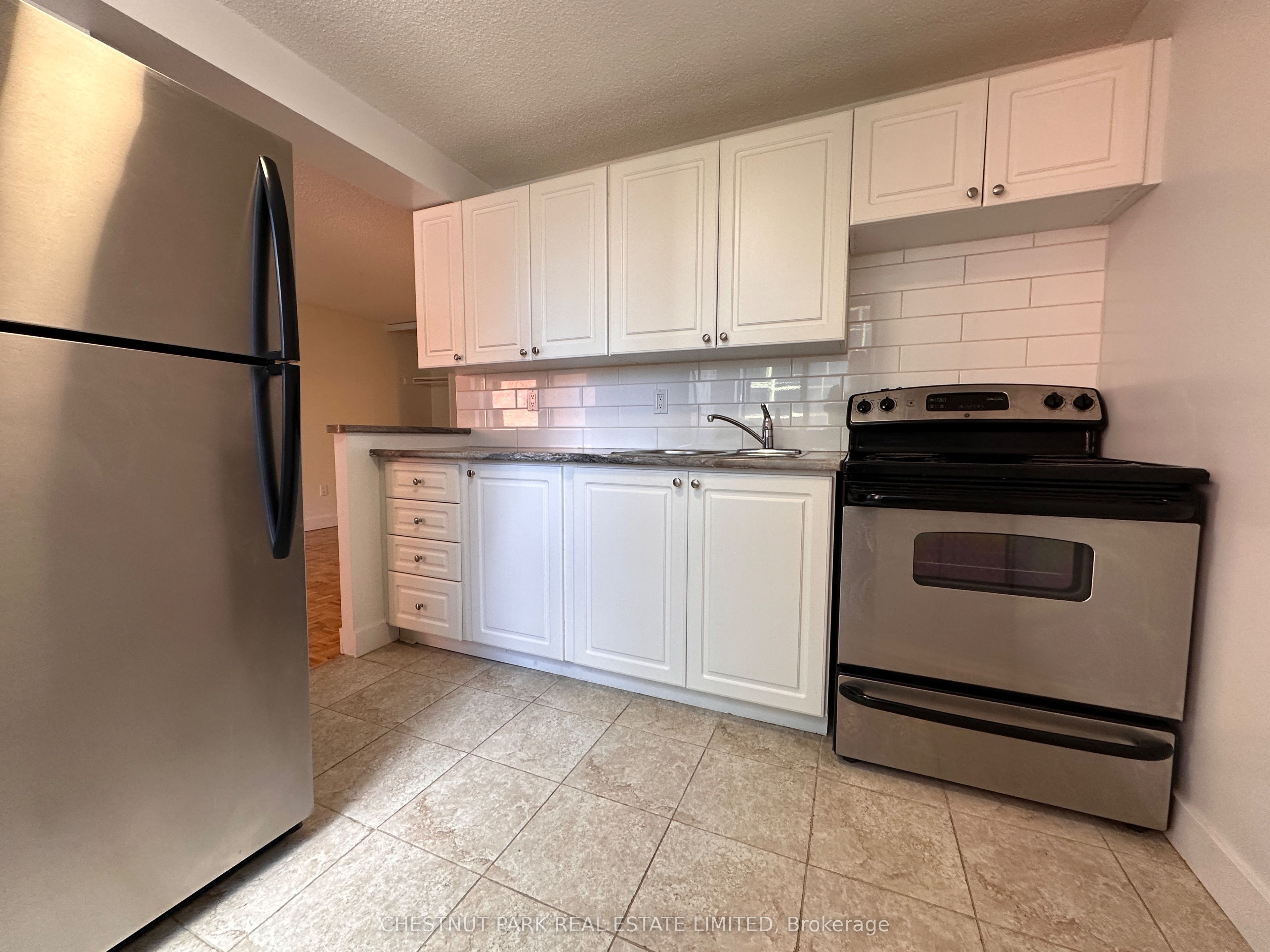 20 Saint Patrick Street 812, Toronto, ON M5T 2Y4 photo 4