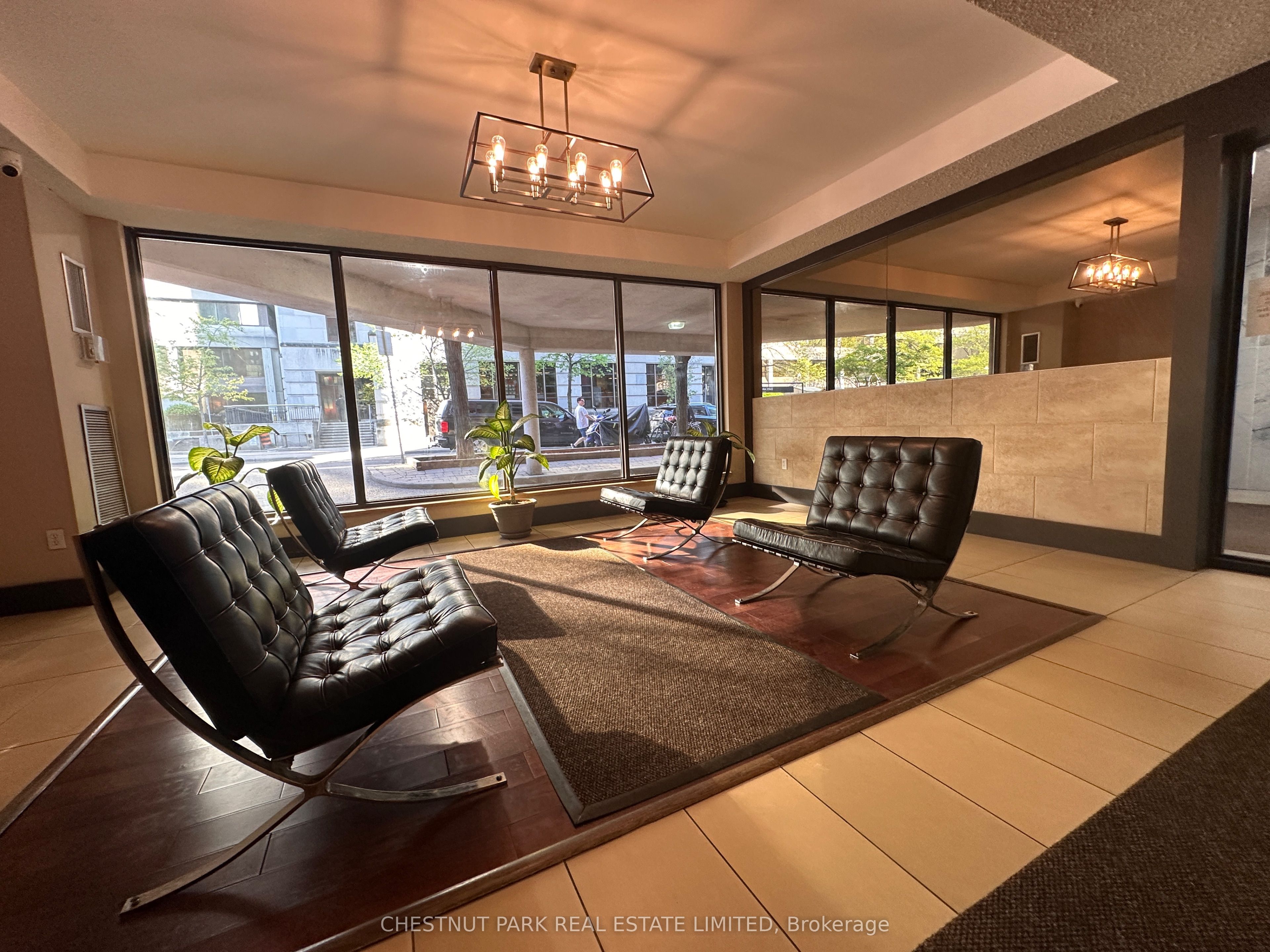 20 Saint Patrick Street 812, Toronto, ON M5T 2Y4 photo 5