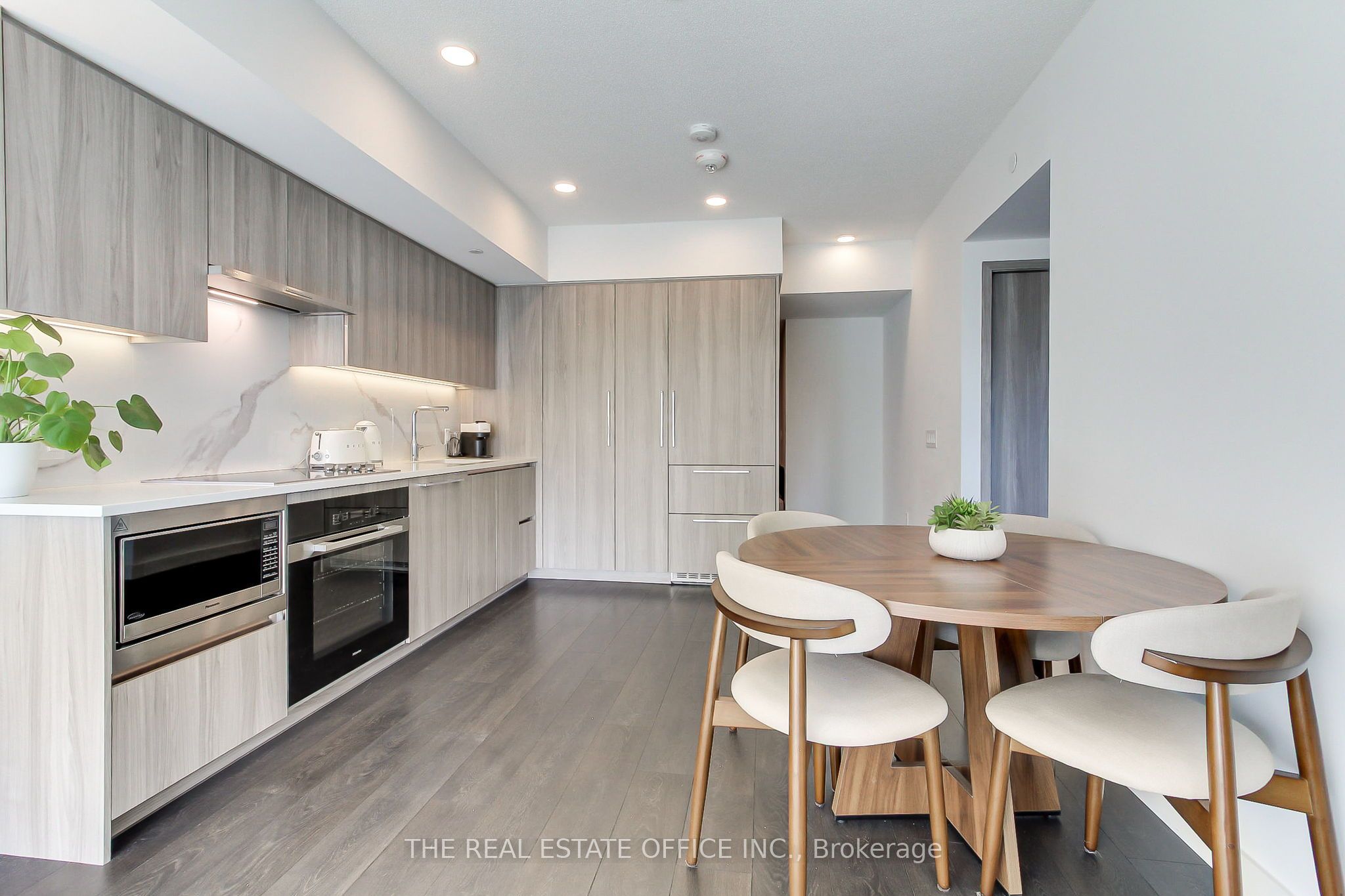 1 Concord Cityplace Way 611, Toronto, ON M5V 0X3