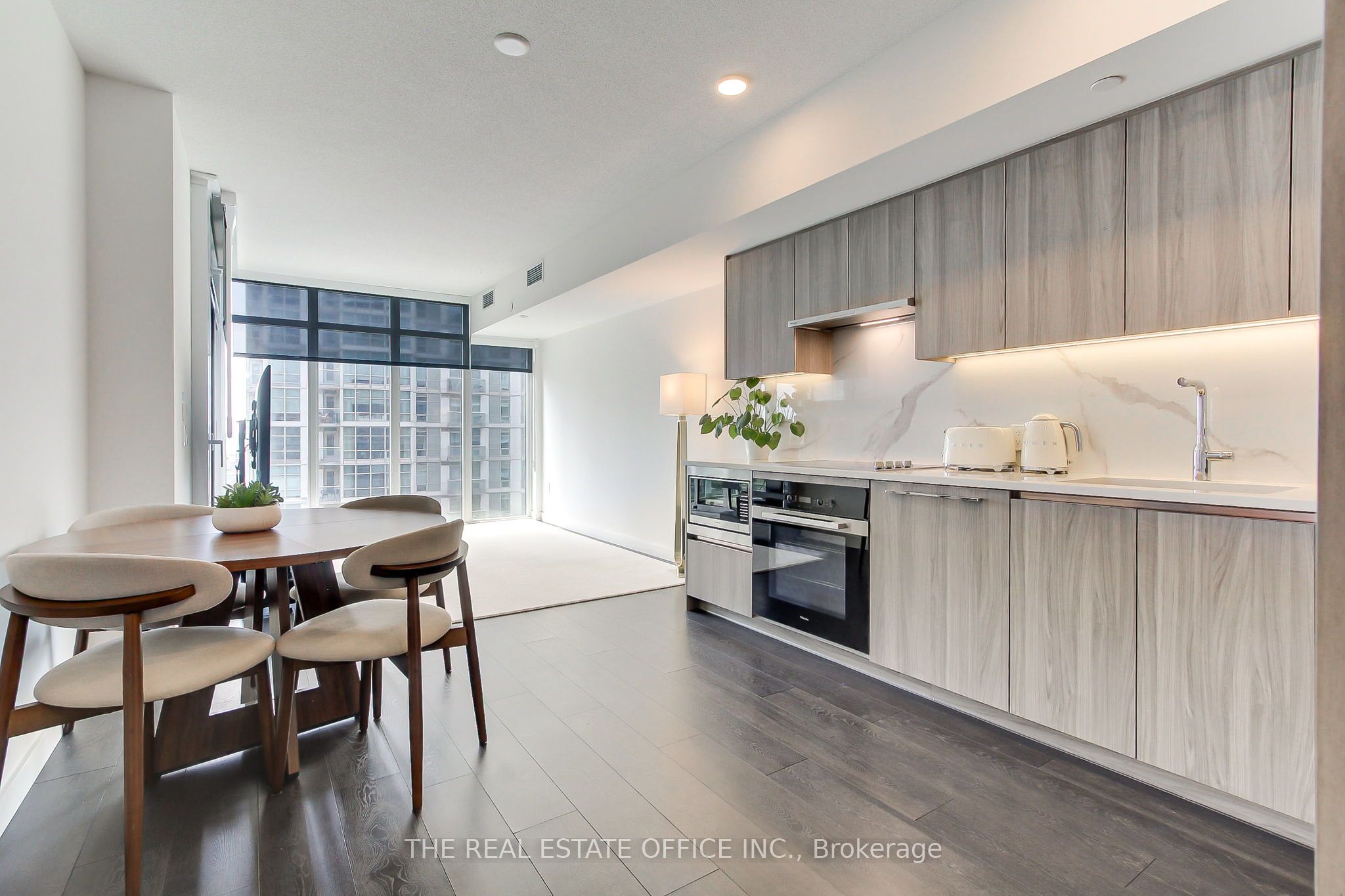 1 Concord Cityplace Way 611, Toronto, ON M5V 0X3 photo 2