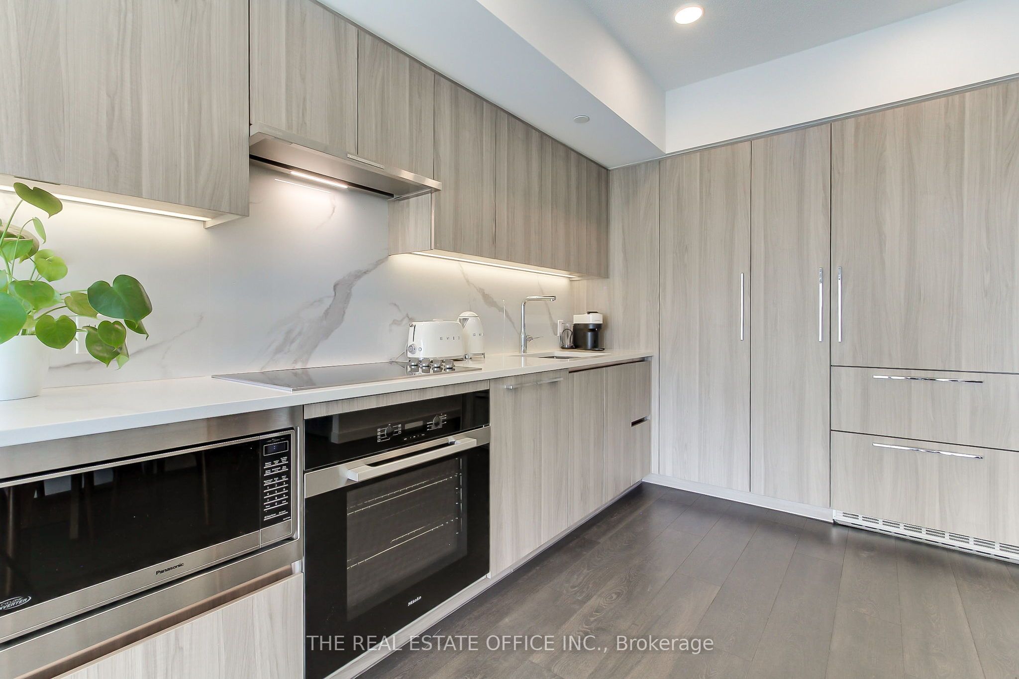 1 Concord Cityplace Way 611, Toronto, ON M5V 0X3 photo 5