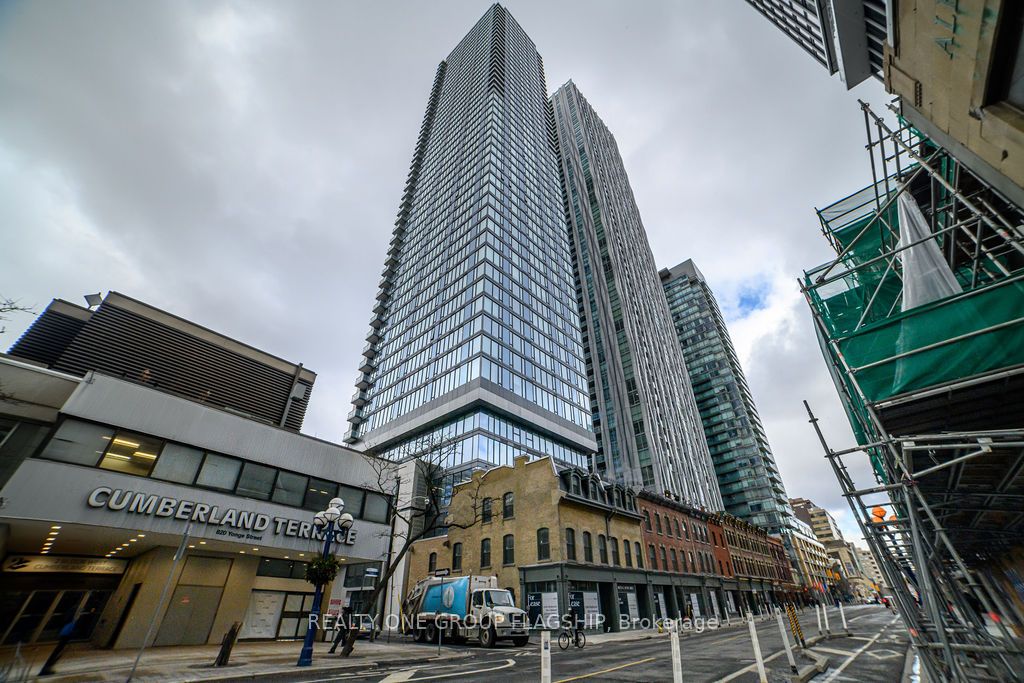 8 Cumberland Street 701, Toronto, ON M4W 0B6 photo 2