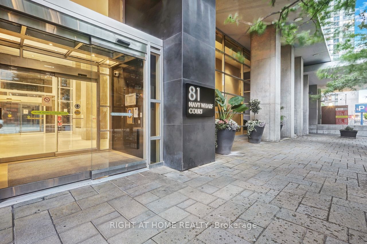 81 Navy Wharf Court 2316, Toronto, ON M5V 3S2 photo 3