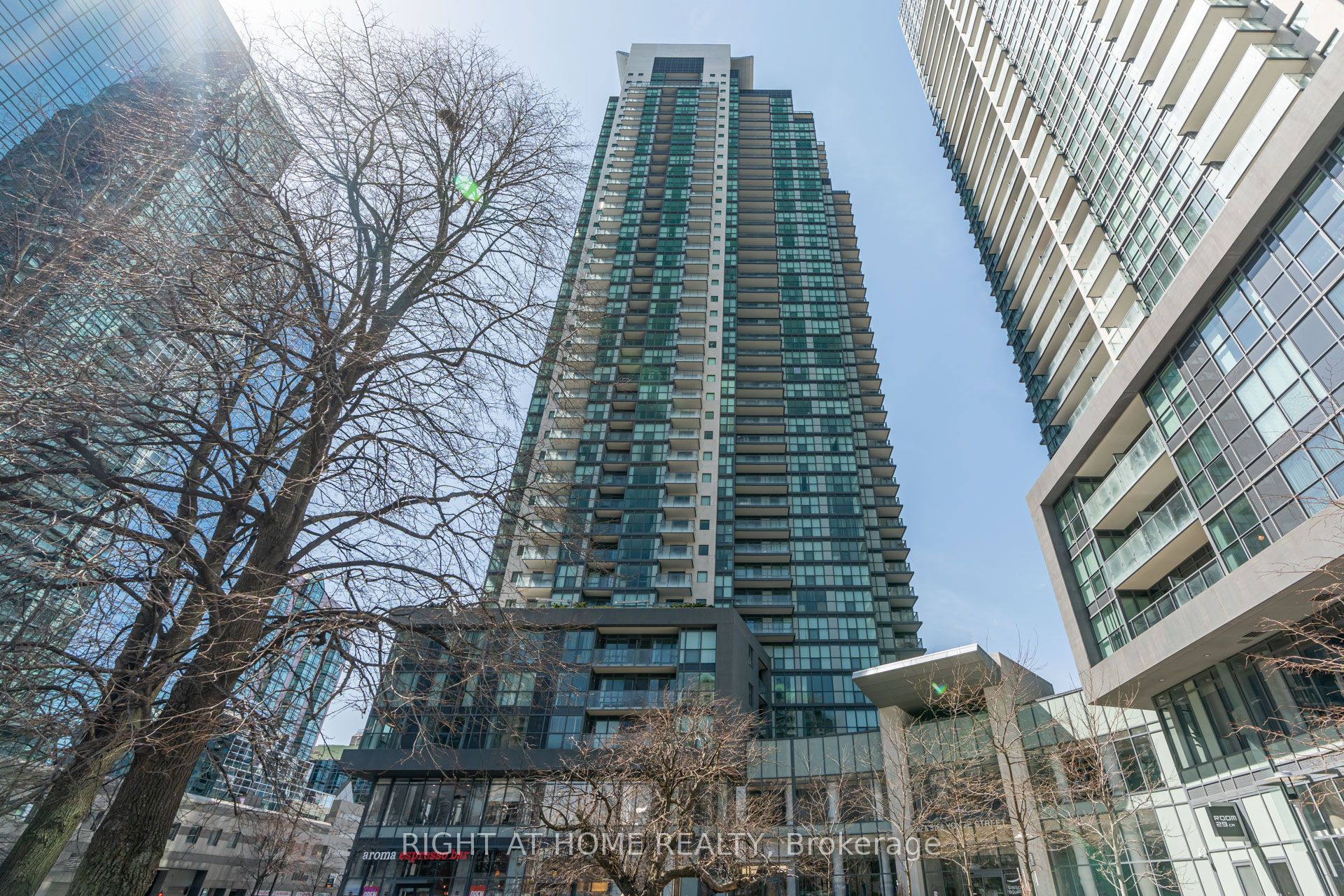 5162 Yonge Street LPH208, Toronto, ON M2N 0E9