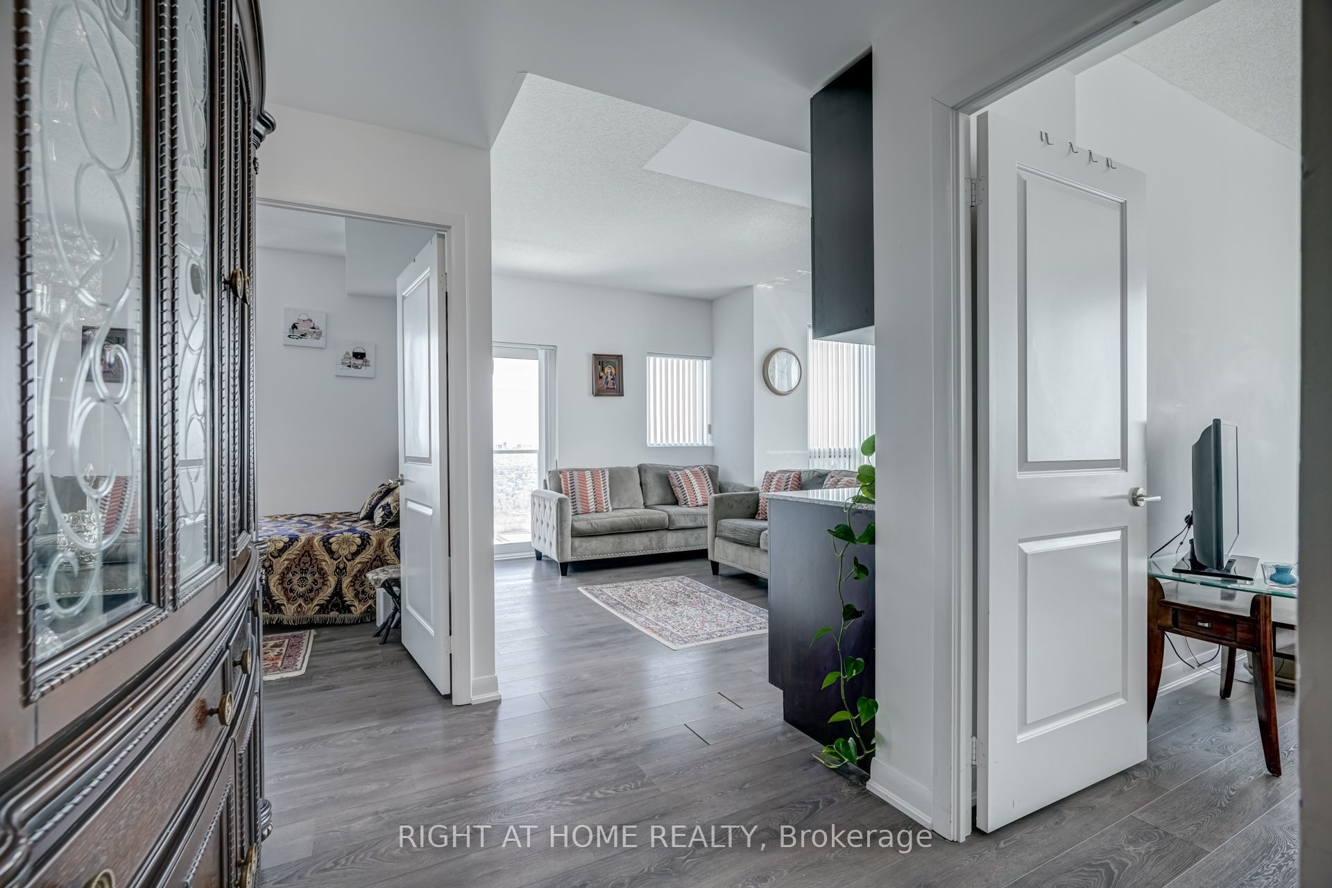 5162 Yonge Street LPH208, Toronto, ON M2N 0E9 photo 5