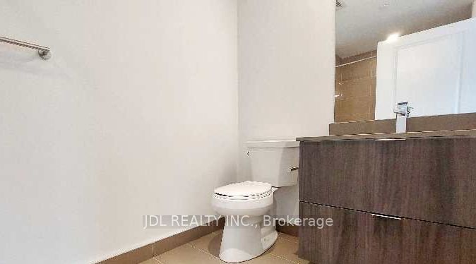 395 Bloor Street E 2502, Toronto, ON M4W 1H7 photo 3