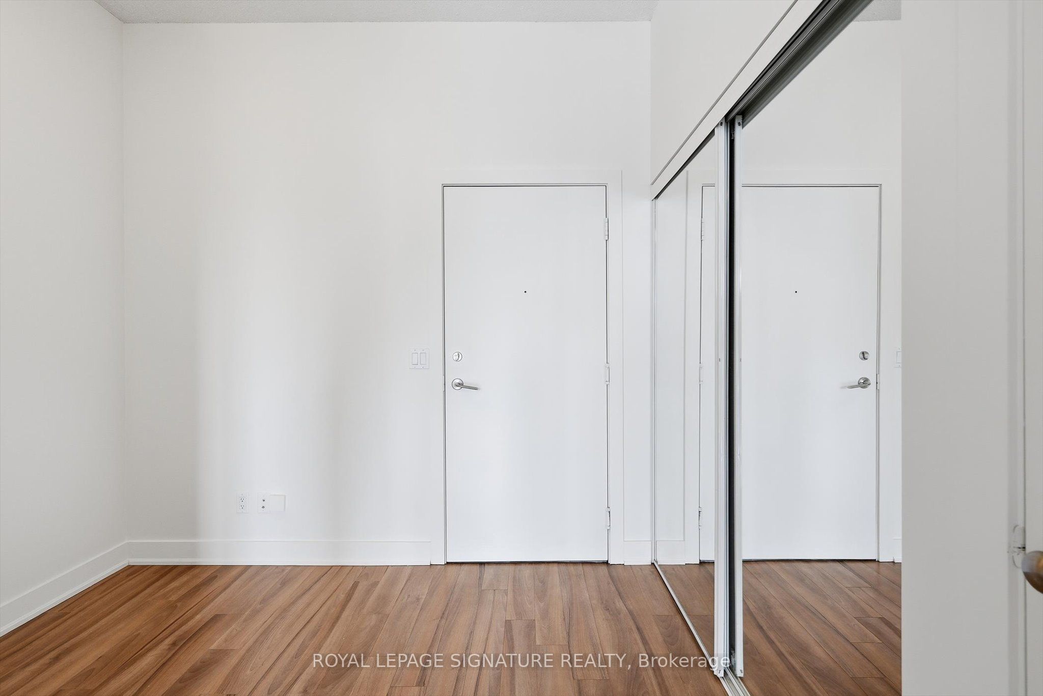28 Linden Street PH7, Toronto, ON M4Y 0A4