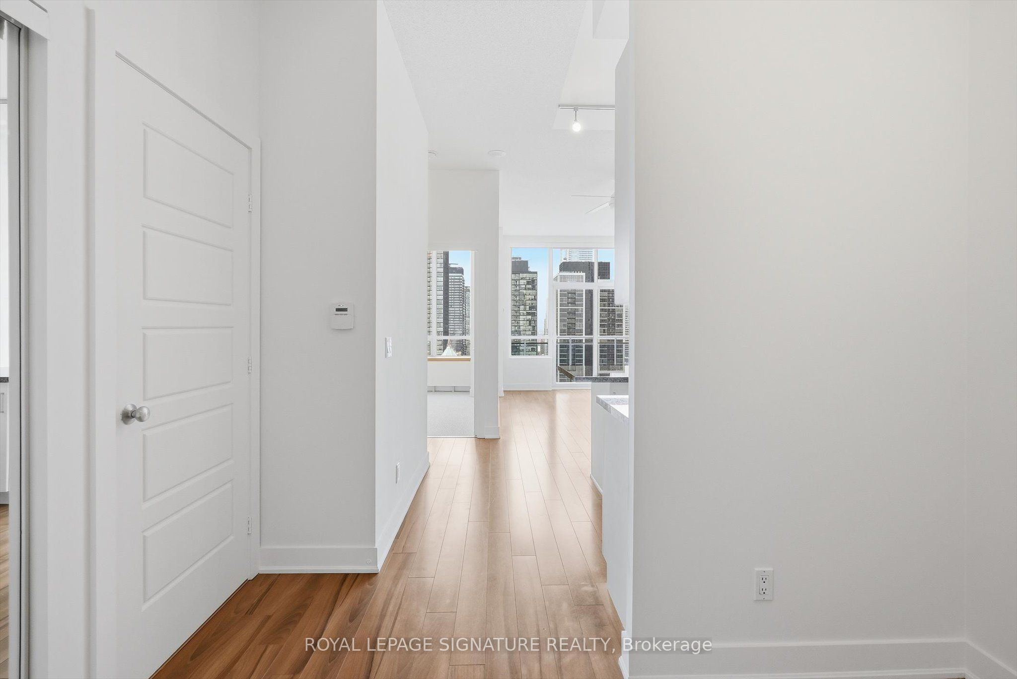 28 Linden Street PH7, Toronto, ON M4Y 0A4 photo 3