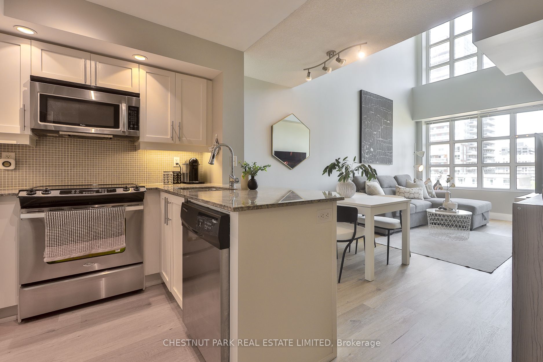 65 East Liberty Street 913, Toronto, ON M6K 3R2 photo 2