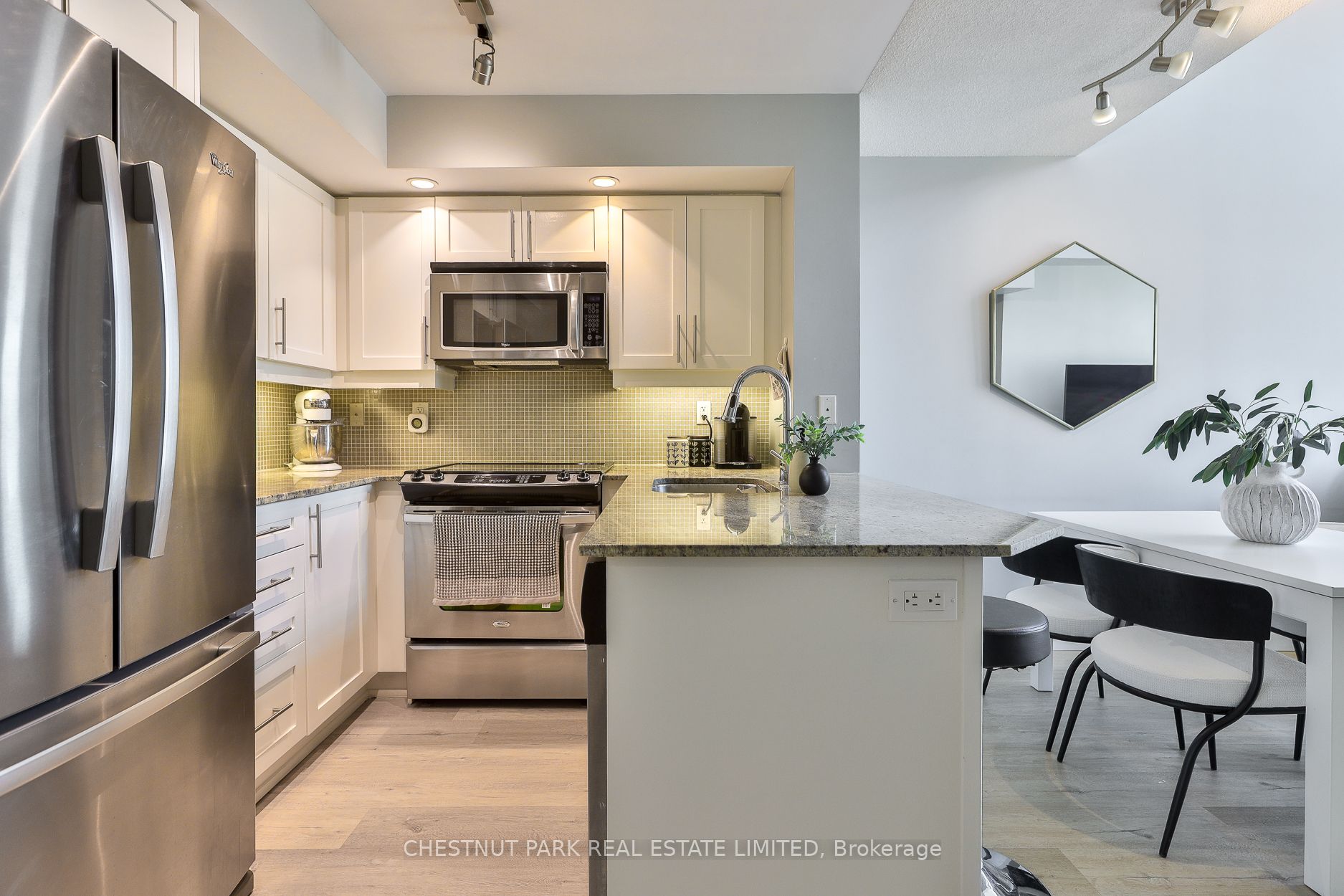 65 East Liberty Street 913, Toronto, ON M6K 3R2 photo 3