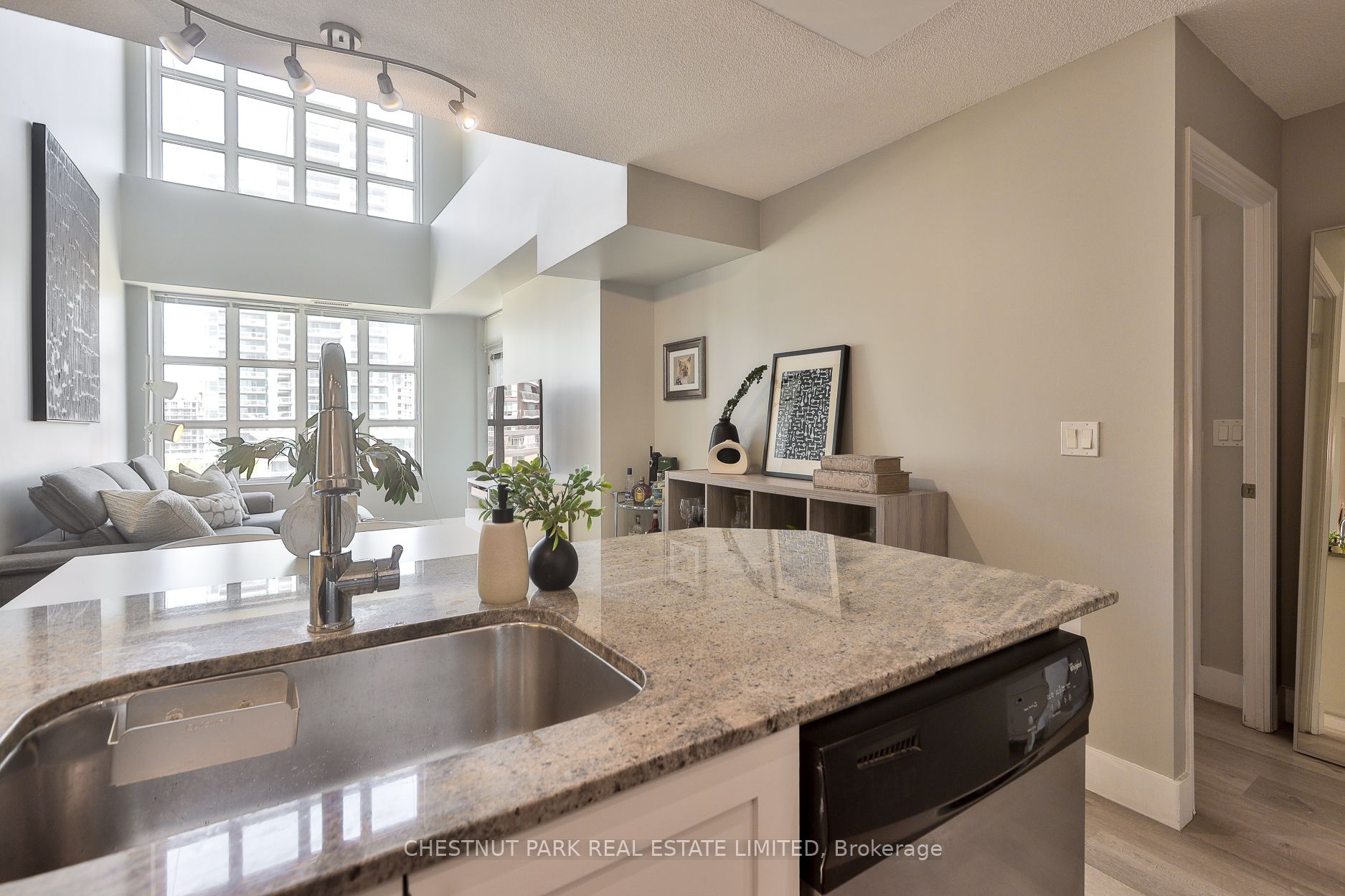 65 East Liberty Street 913, Toronto, ON M6K 3R2 photo 5