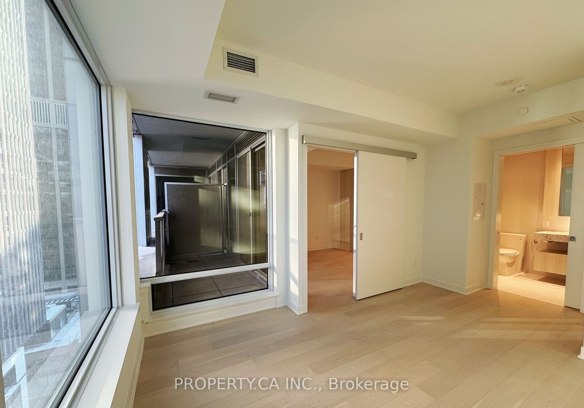 11 Yorkville Avenue 1007, Toronto, ON M4W 0B7 photo 4