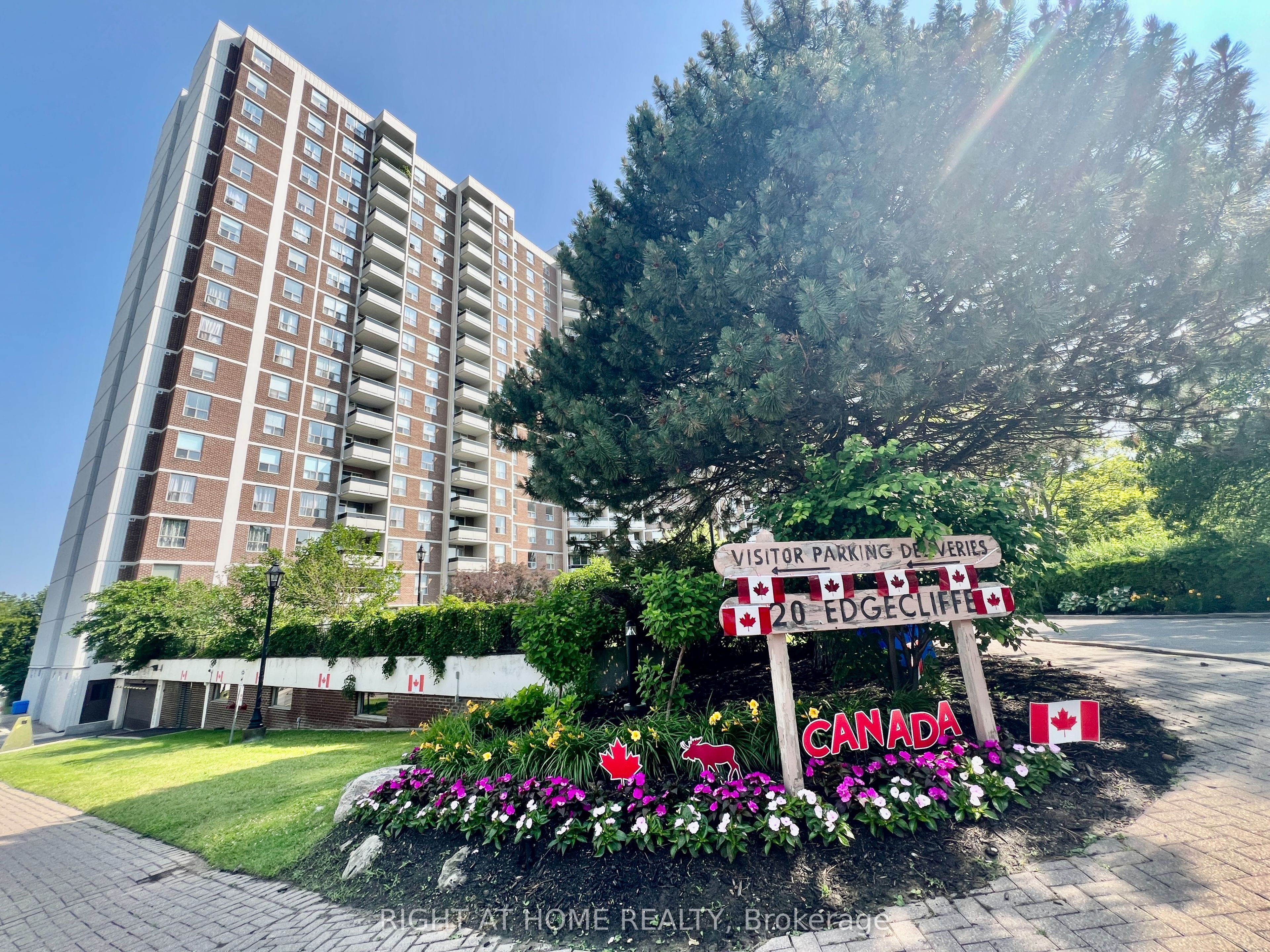 20 Edgecliff Golfway 1008, Toronto, ON M3C 3A4