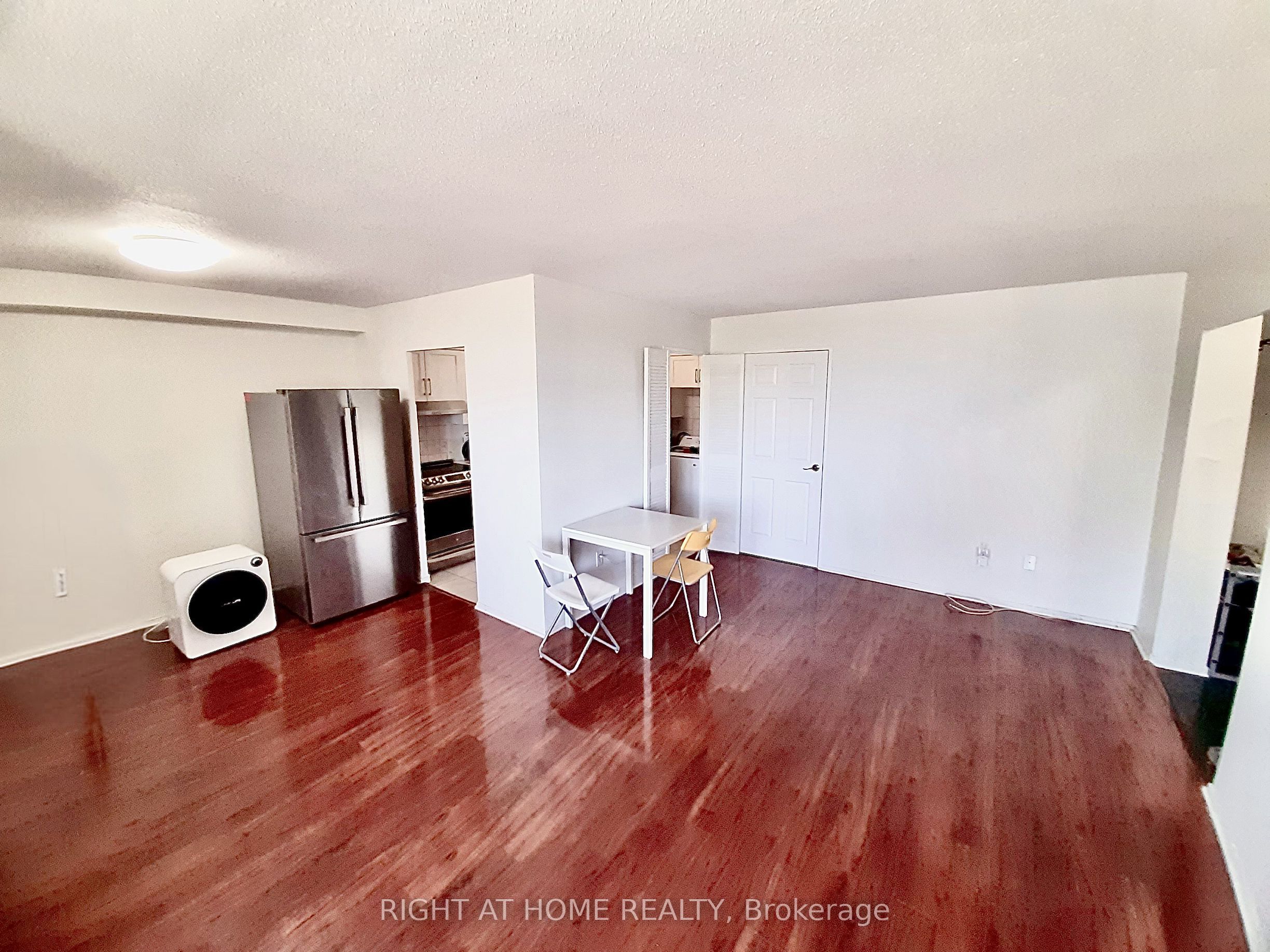 20 Edgecliff Golfway 1008, Toronto, ON M3C 3A4 photo 4