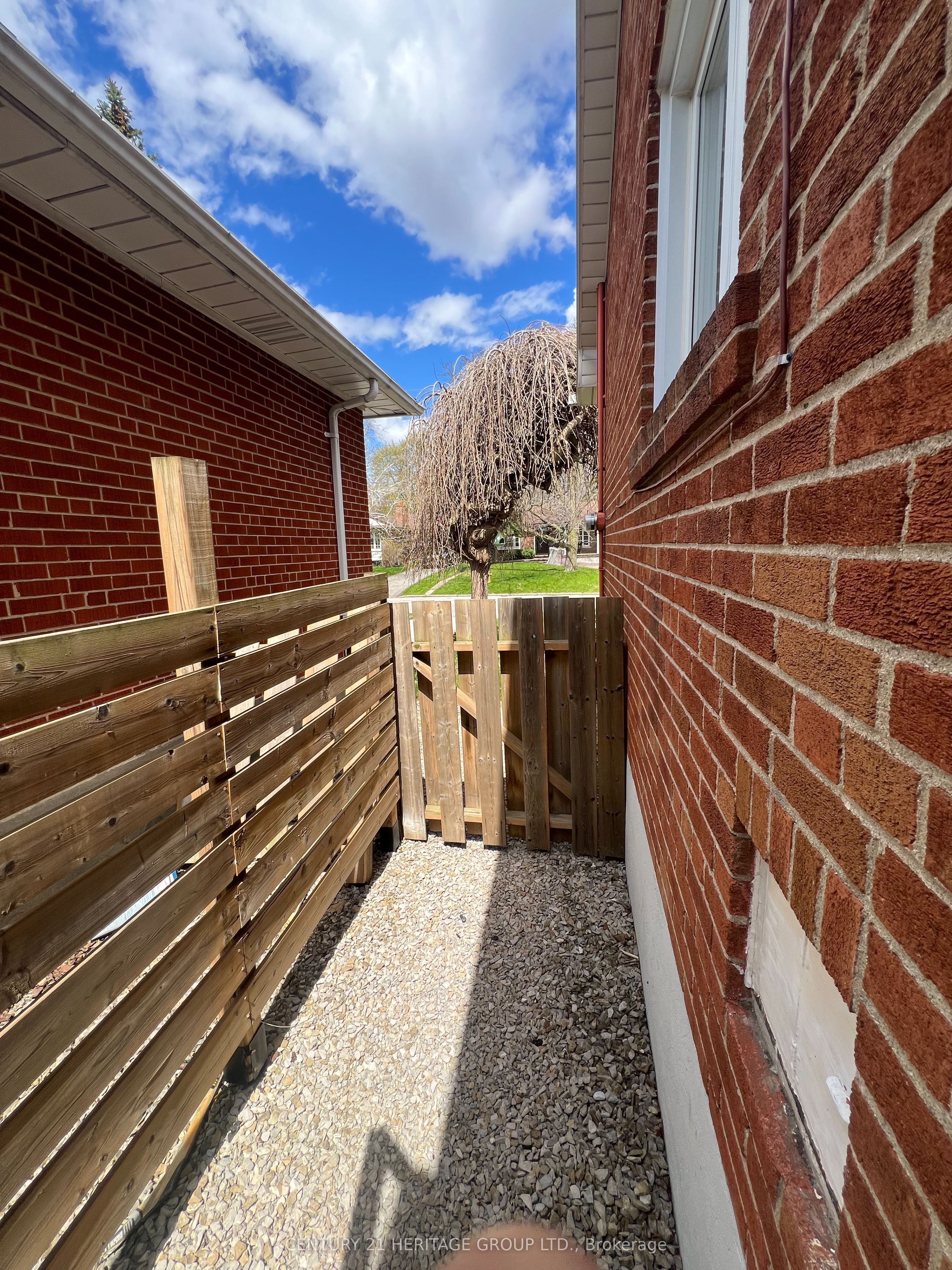 11 Elynhill Drive, Toronto, ON M2R 1C5 photo 2