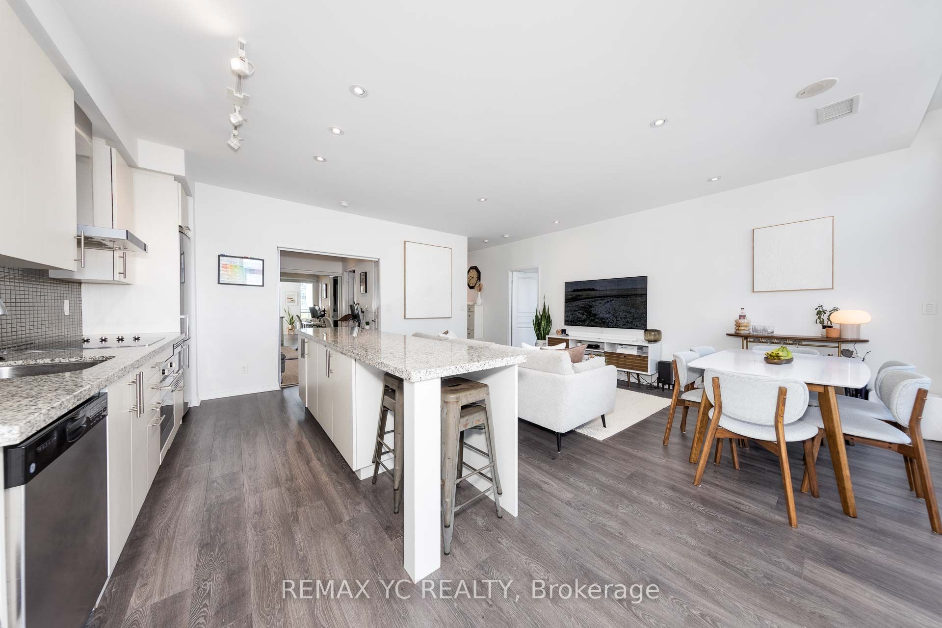 352 Front Street W PH09, Toronto, ON M5V 0K3 photo 4