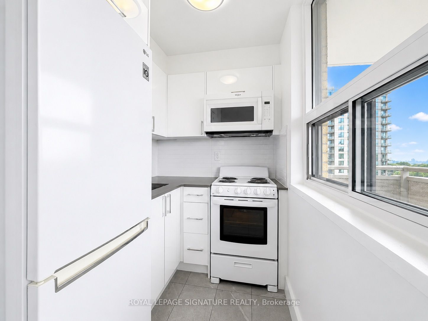 1500 Bathurst Street 1201, Toronto, ON M5P 3L3 photo 4
