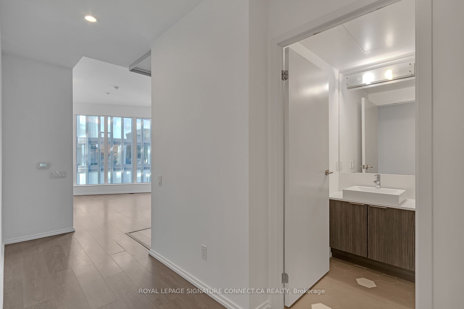 68 Shuter Street 908, Toronto, ON M5B 0B4 photo 3