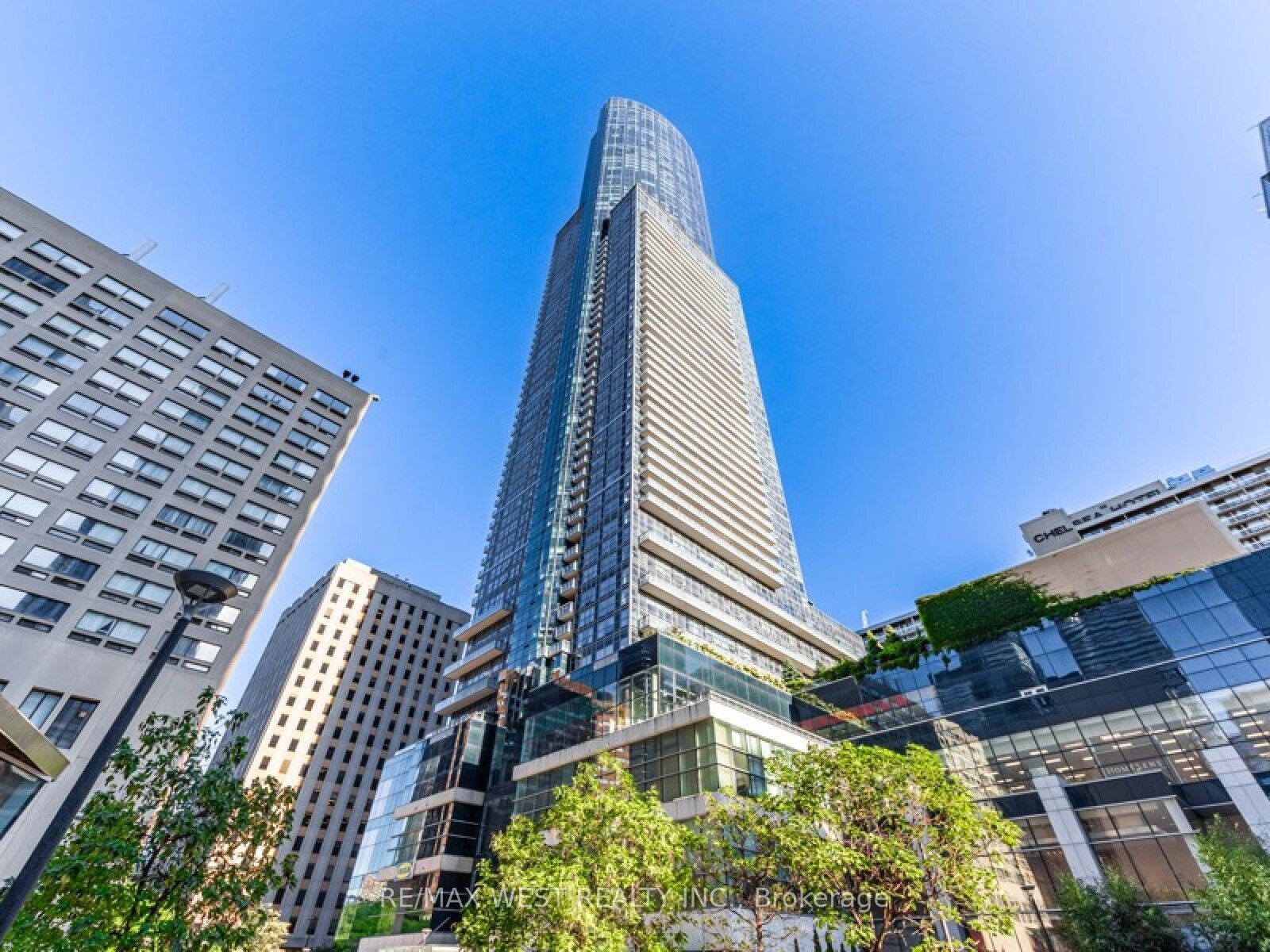 388 Yonge Street 7102, Toronto, ON M5B 0A4