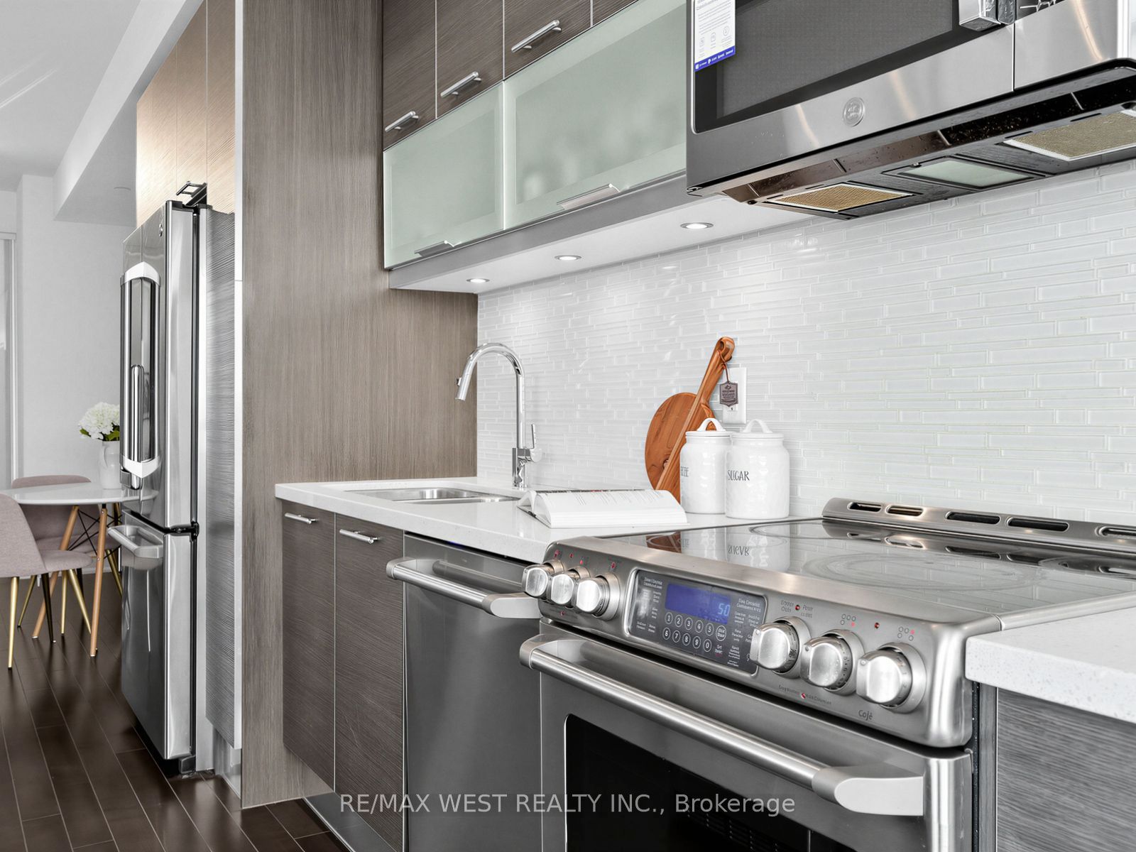 388 Yonge Street 7102, Toronto, ON M5B 0A4 photo 5