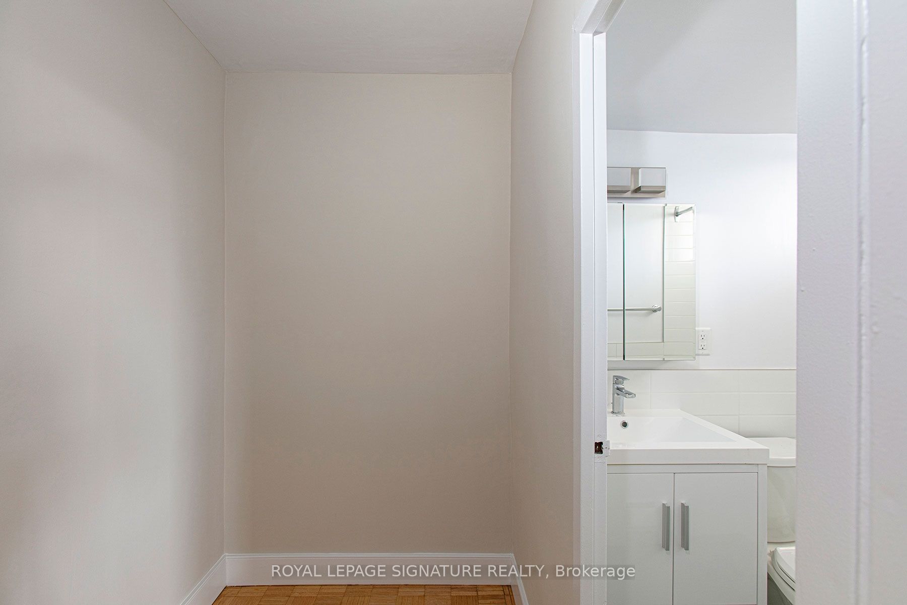 525 Eglinton Avenue E 900, Toronto, ON M4P 1N5 photo 4