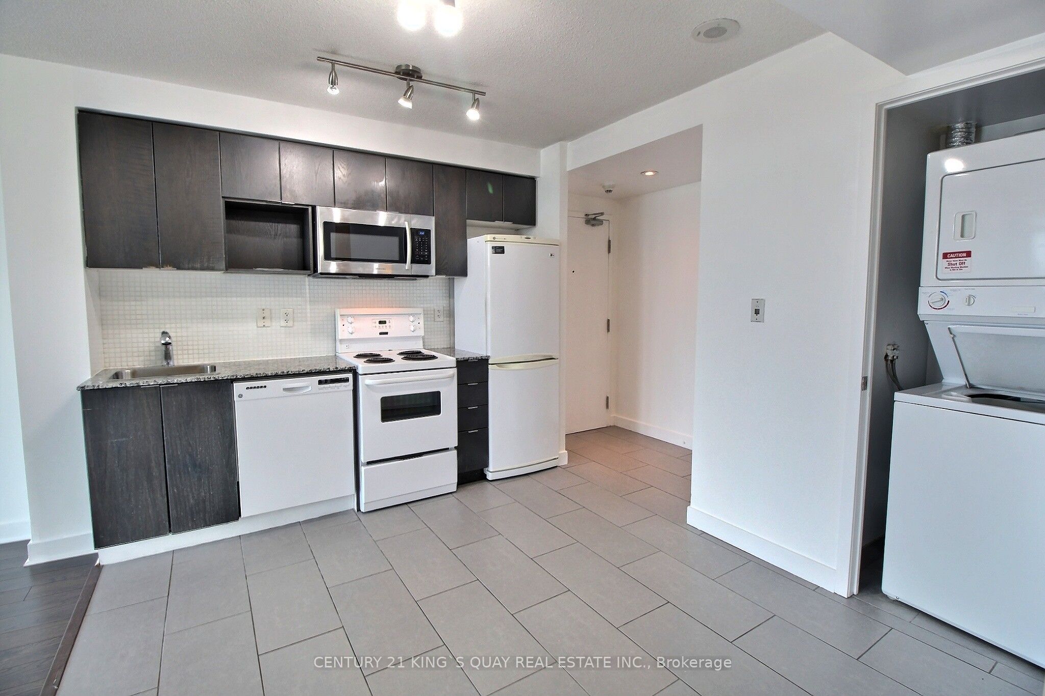 15 Fort York Boulevard 711, Toronto, ON M5V 3Y4 photo 2