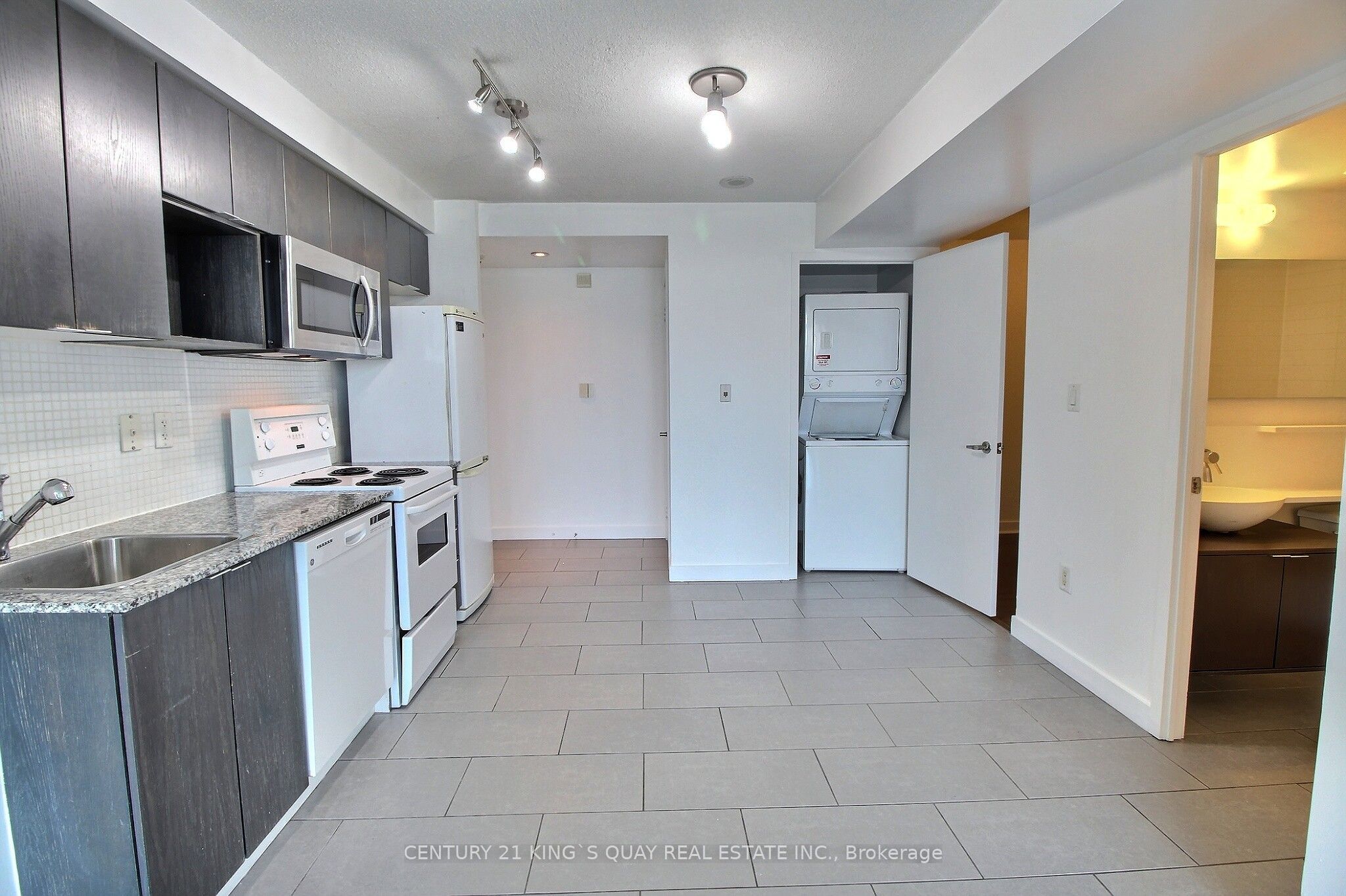 15 Fort York Boulevard 711, Toronto, ON M5V 3Y4 photo 3
