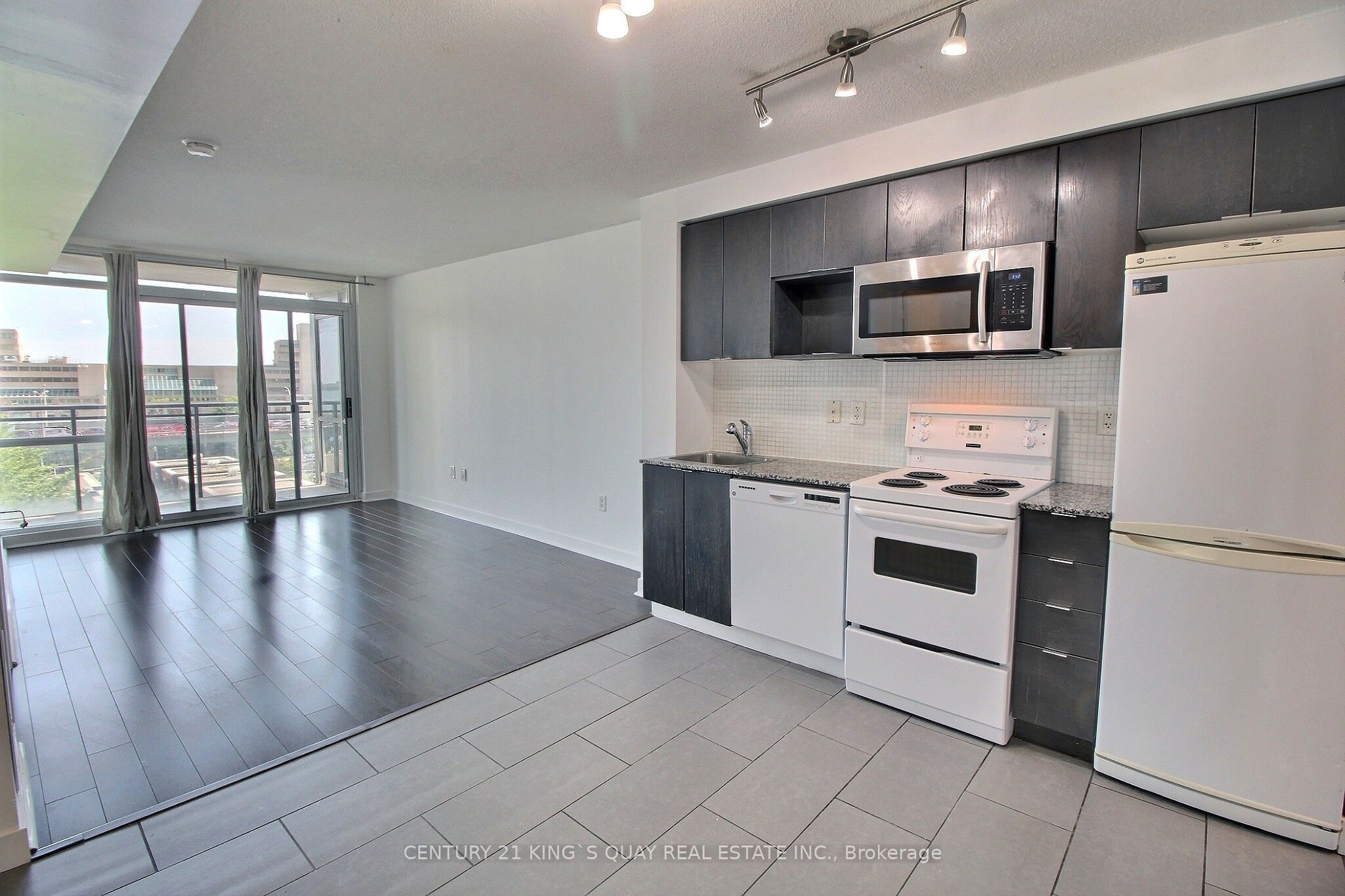 15 Fort York Boulevard 711, Toronto, ON M5V 3Y4 photo 5