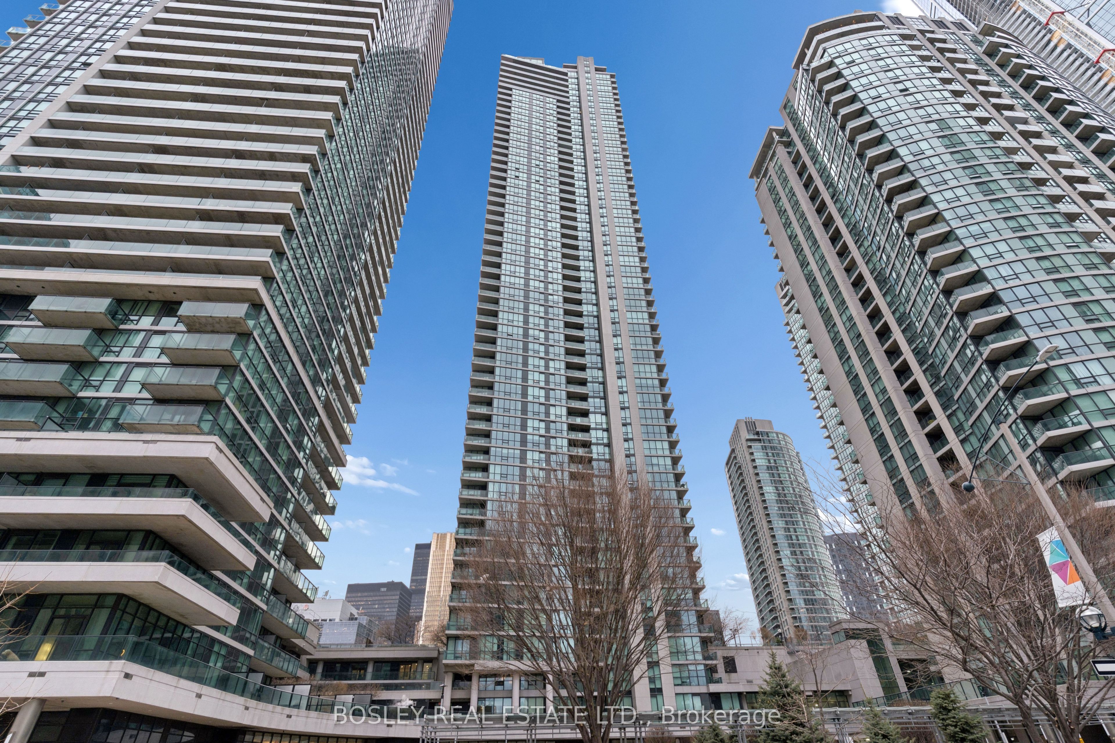 16 Harbour St. Street 4501, Toronto, ON M5J 2Z7