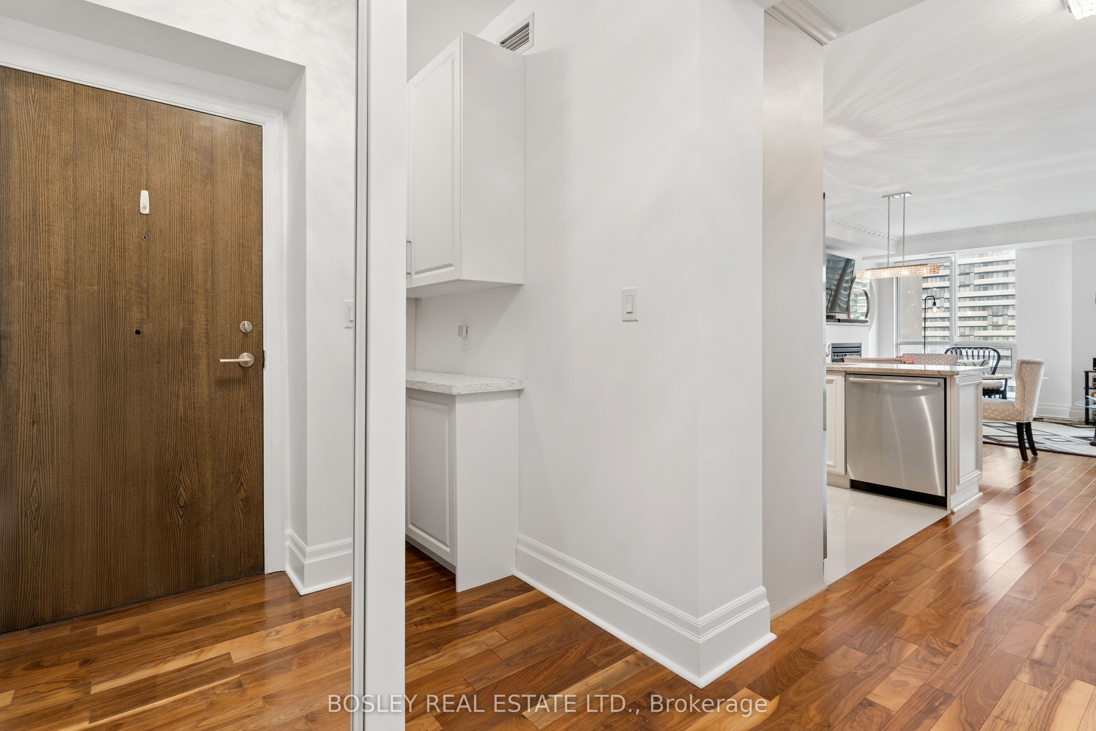 16 Harbour St. Street 4501, Toronto, ON M5J 2Z7 photo 2