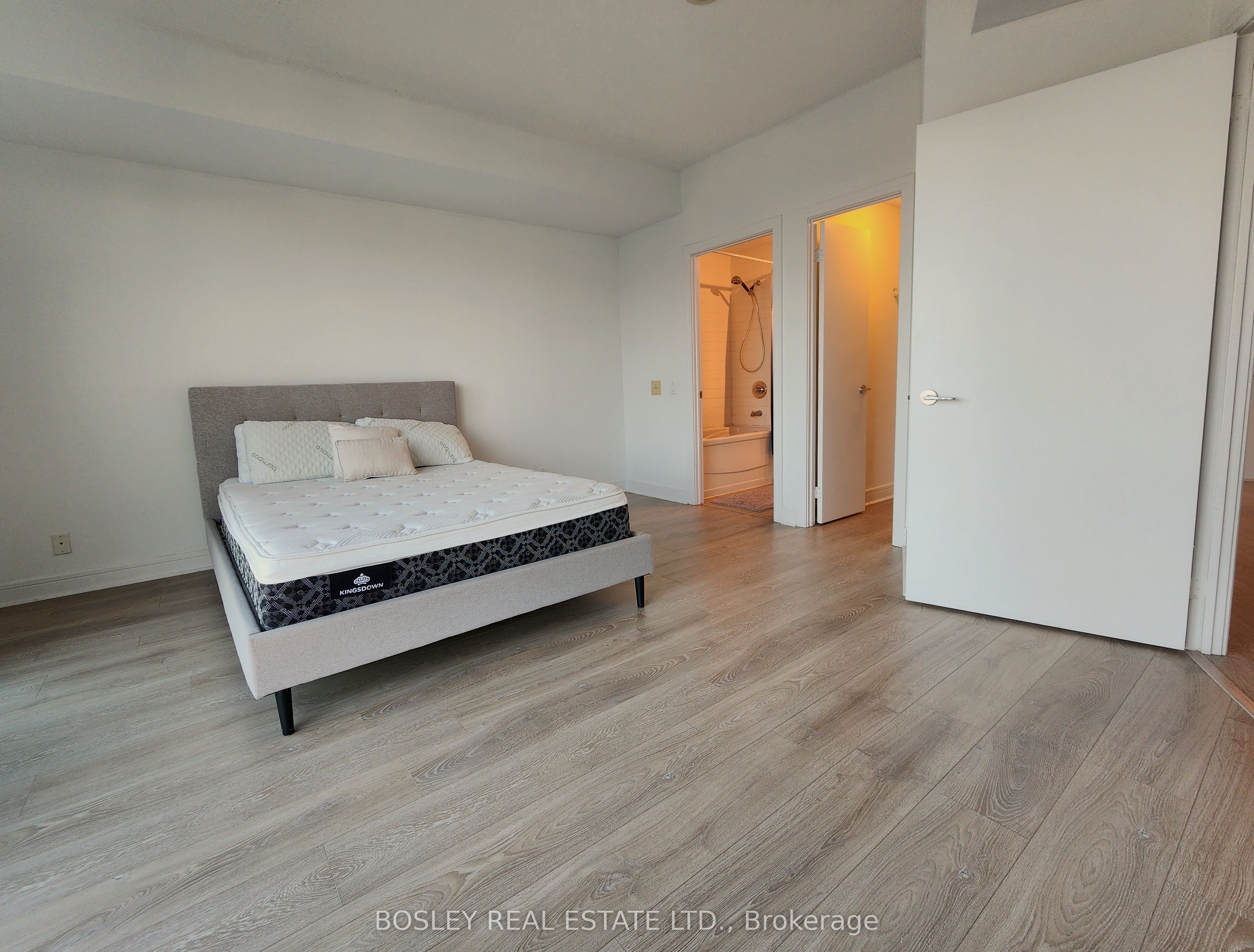 112 George Street S2307, Toronto, ON M5A 2M5 photo 4
