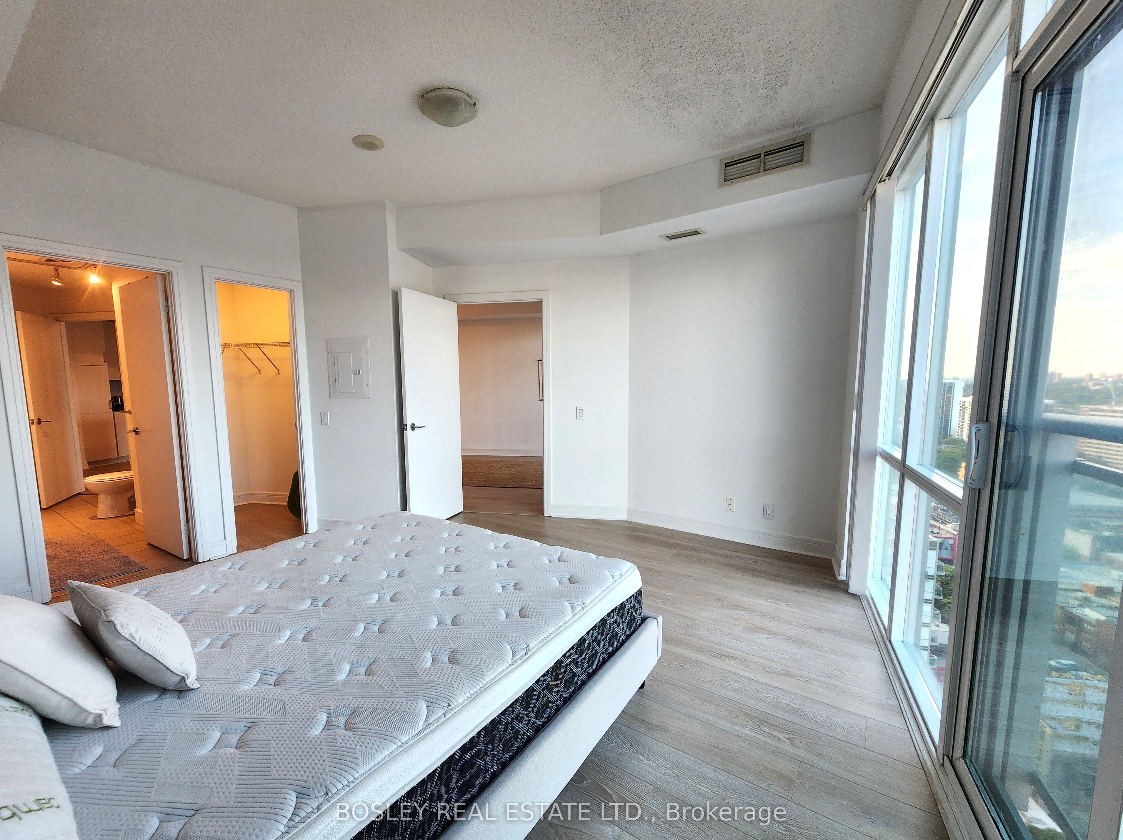 112 George Street S2307, Toronto, ON M5A 2M5 photo 5